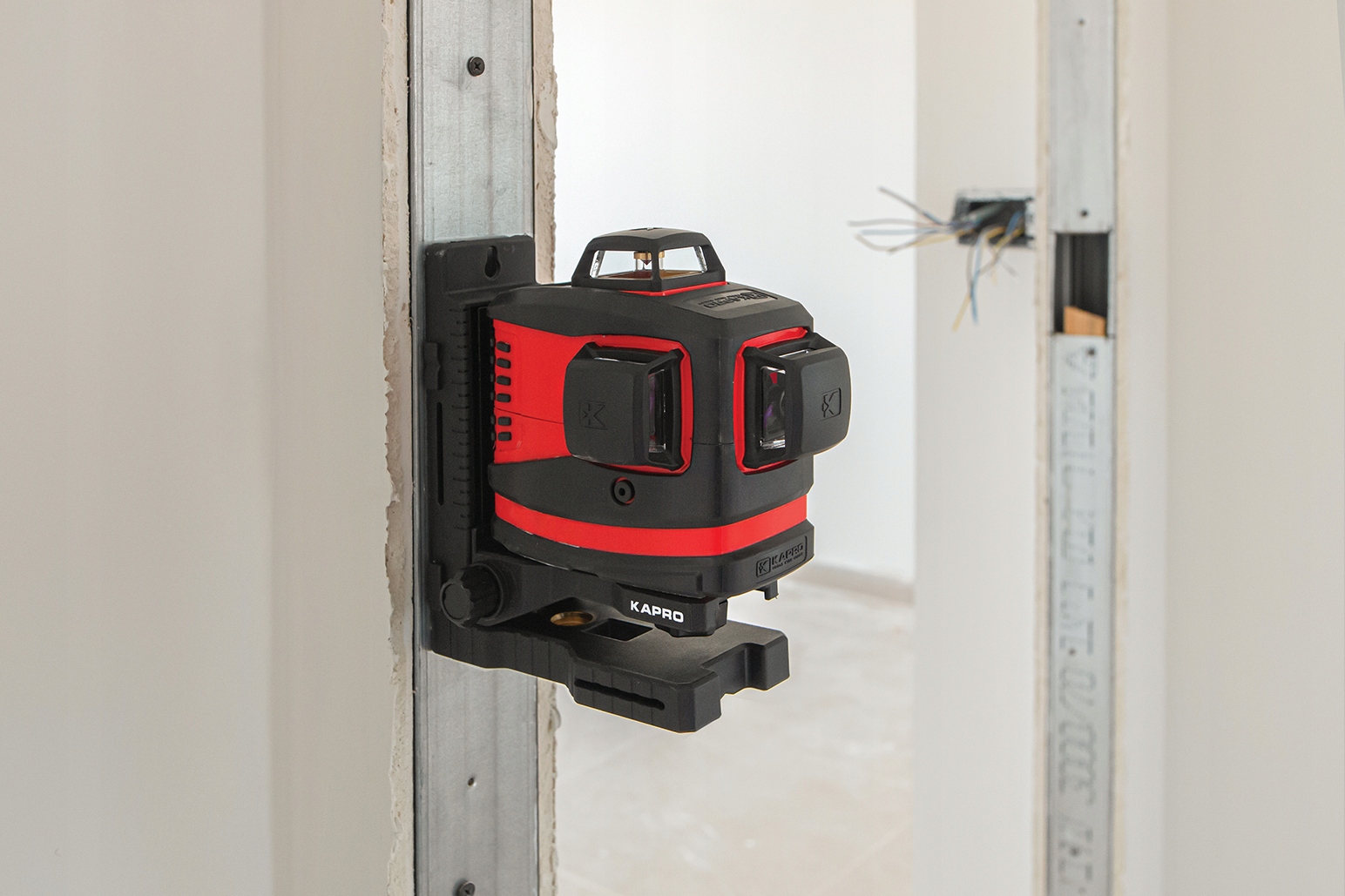 LASER LINIOWY 3D 360° 3-PŁASZCZYZNOWY CZERW AKU Model KA883N