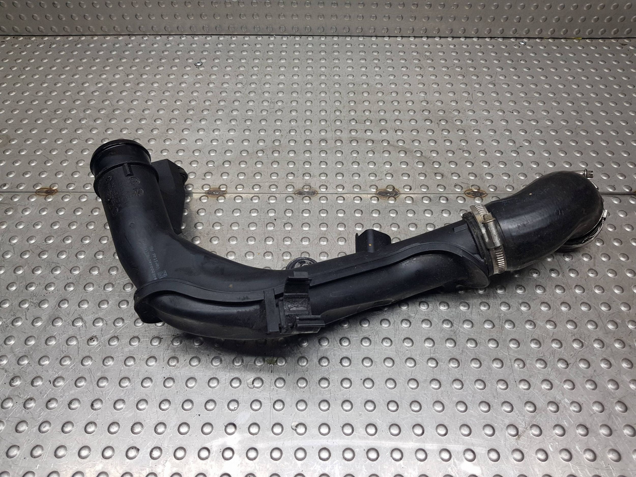 tömlő cső intercooler 5N0145770A VW PASSAT B6 A3 8P GOLF VI EOS 2.0 TDI