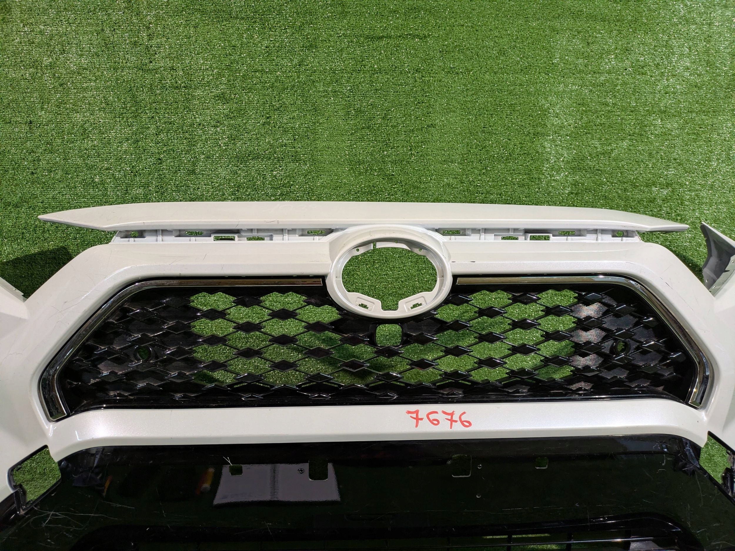 Frontstoßstange vorne TOYOTA RAV4 V Spoiler IN NR.Z7676