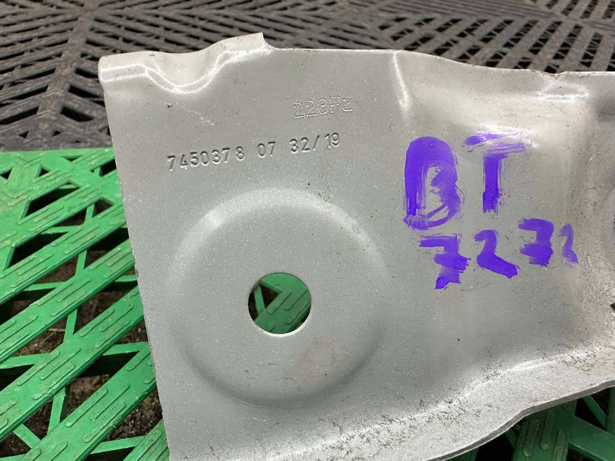 staffa parafango BMW 1 F40 7450378