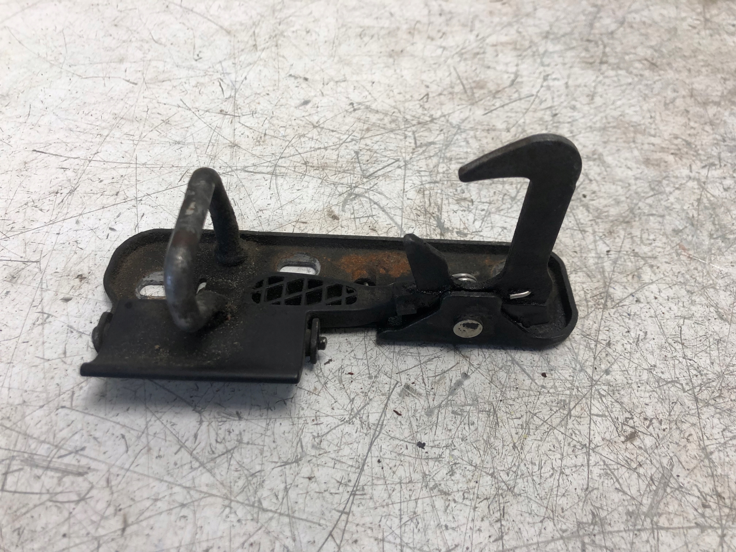 lock RYGIEL bonnets VW GOLF V 1K0823480