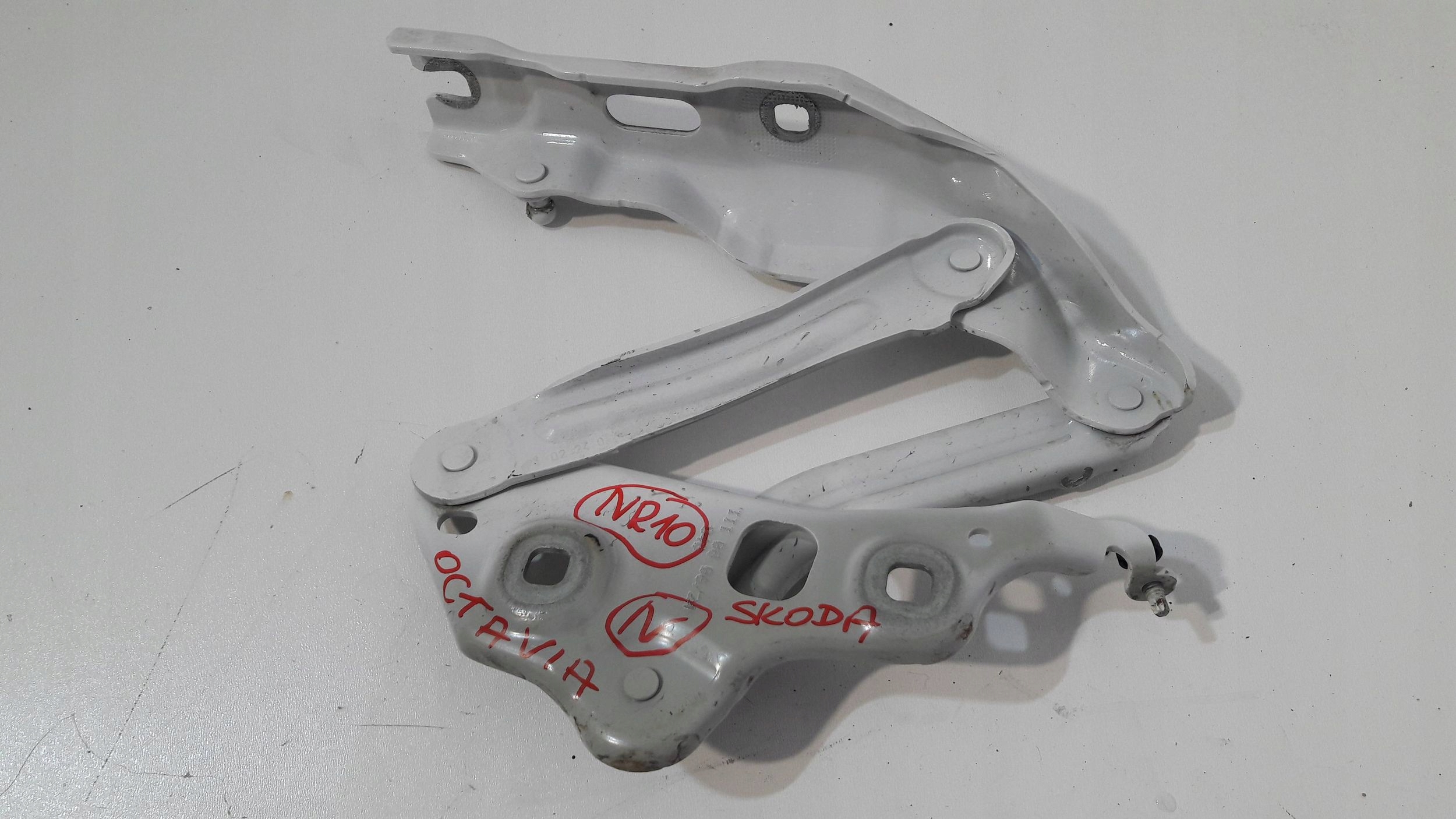 Skoda Octavia IV bonnet hinges left + right (NR10)
