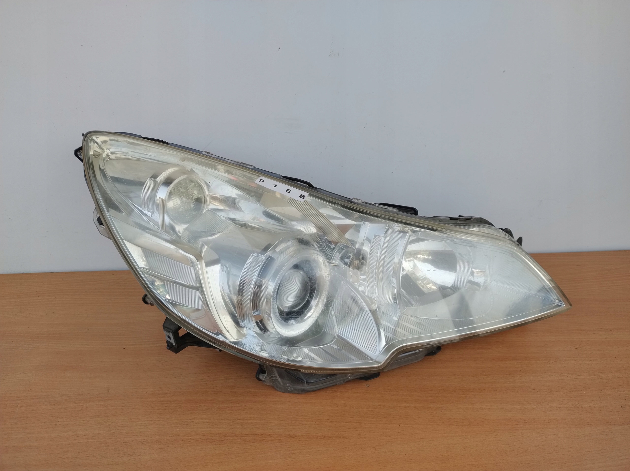 SUBARU LEGACY OUTBACK 9-14 right light front XENON
