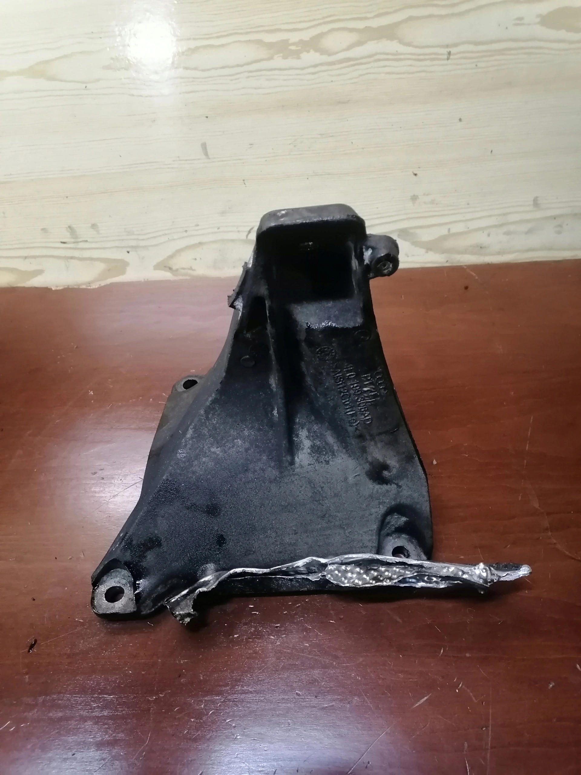 AUDI A6C6 2,0TFSI engine supporting mount 4F0199308AD