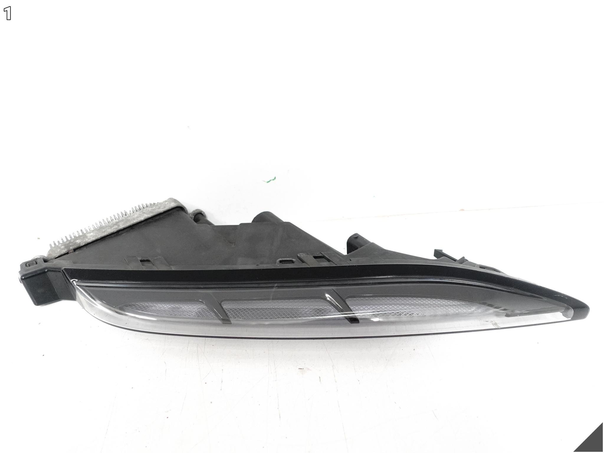 PORSCHE MACAN and 95B LIFT 19- light LED DRL indicator W bumper front R