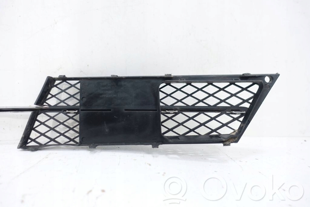 grid left right decorative trim of a bumper front BMW E60 LIFT LCI 2007-2010