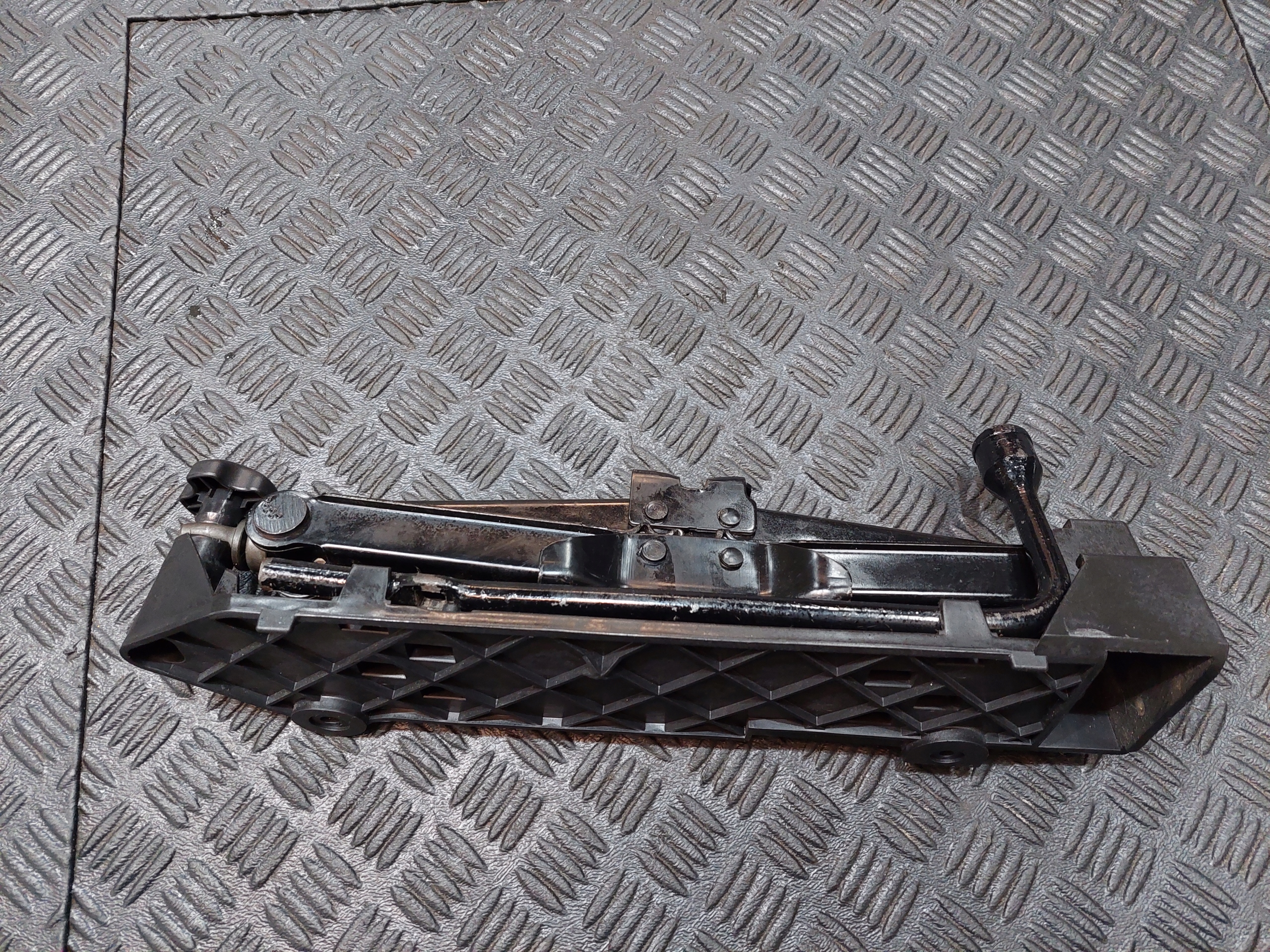 LEWAREK PODNOSNIK KLUCZ JEEP CHEROKEE LIBERTY KK