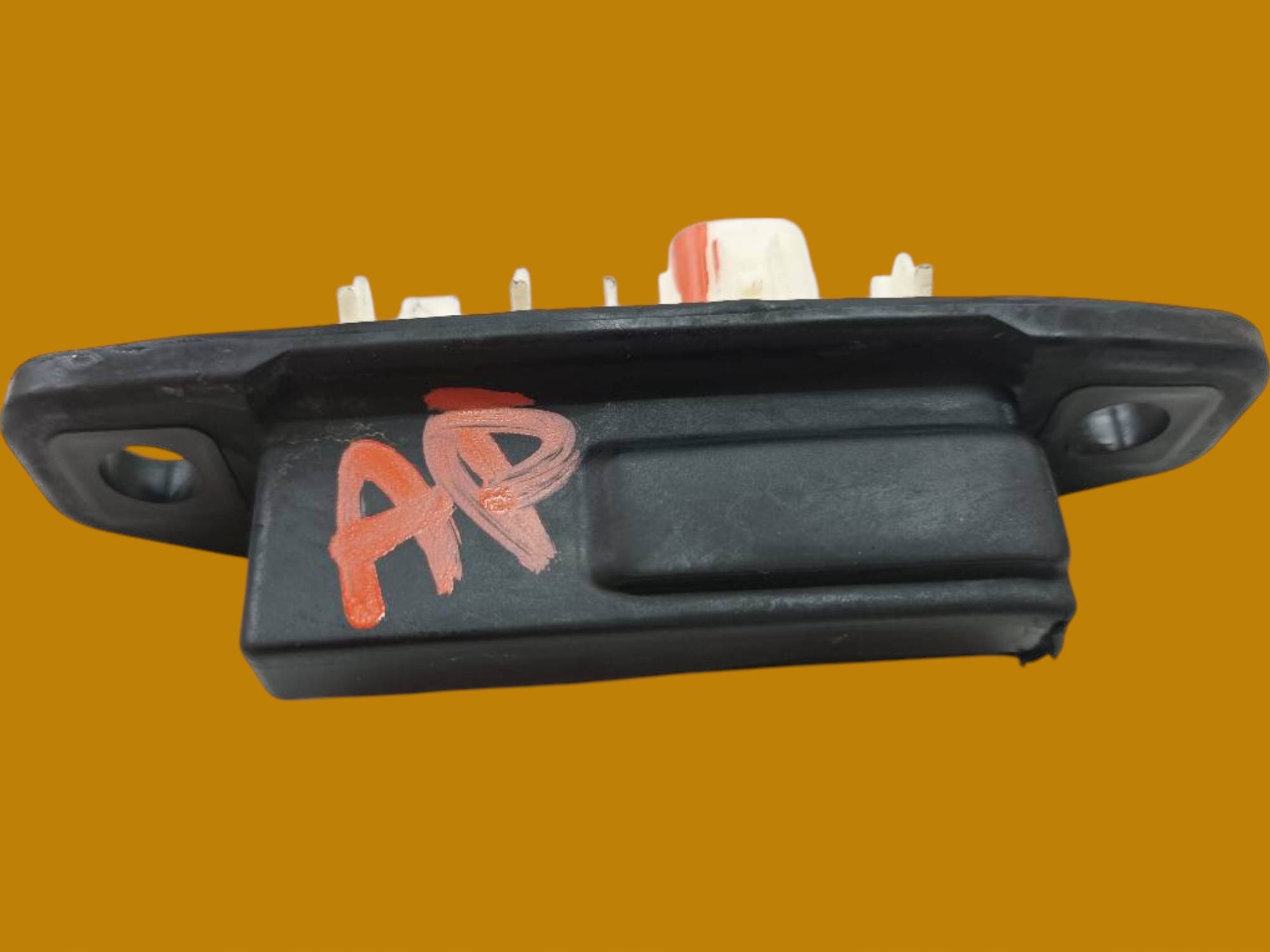 switch bonnet boot Toyota Yaris IV (2020- )