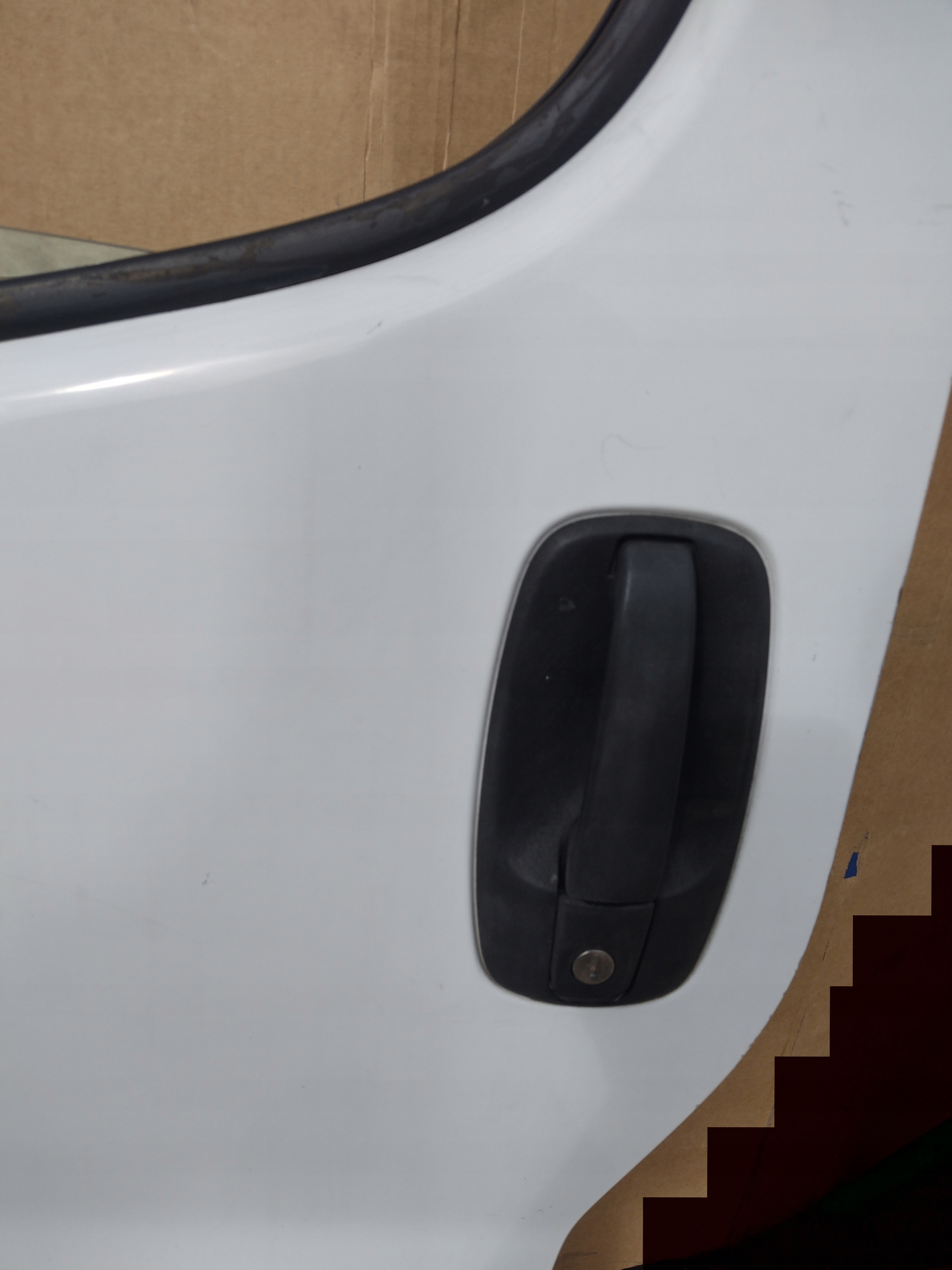dveře levý předek Opel Vivaro A