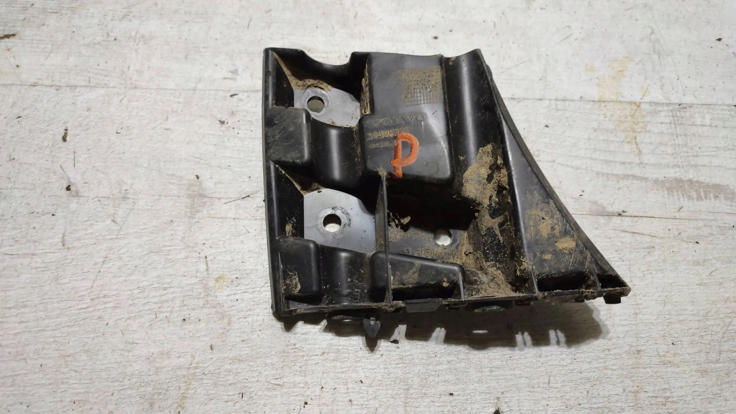 Volvo V40 2018 front right bumper bracket
