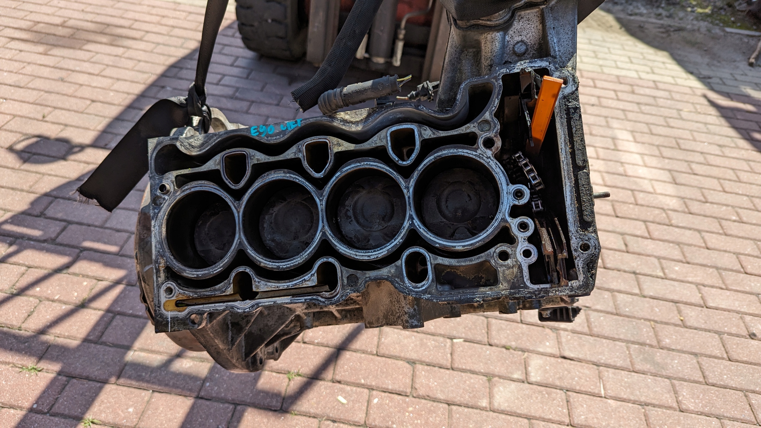 BLOK SILNIKA DÓŁ BMW E90 LIFT N43B20A