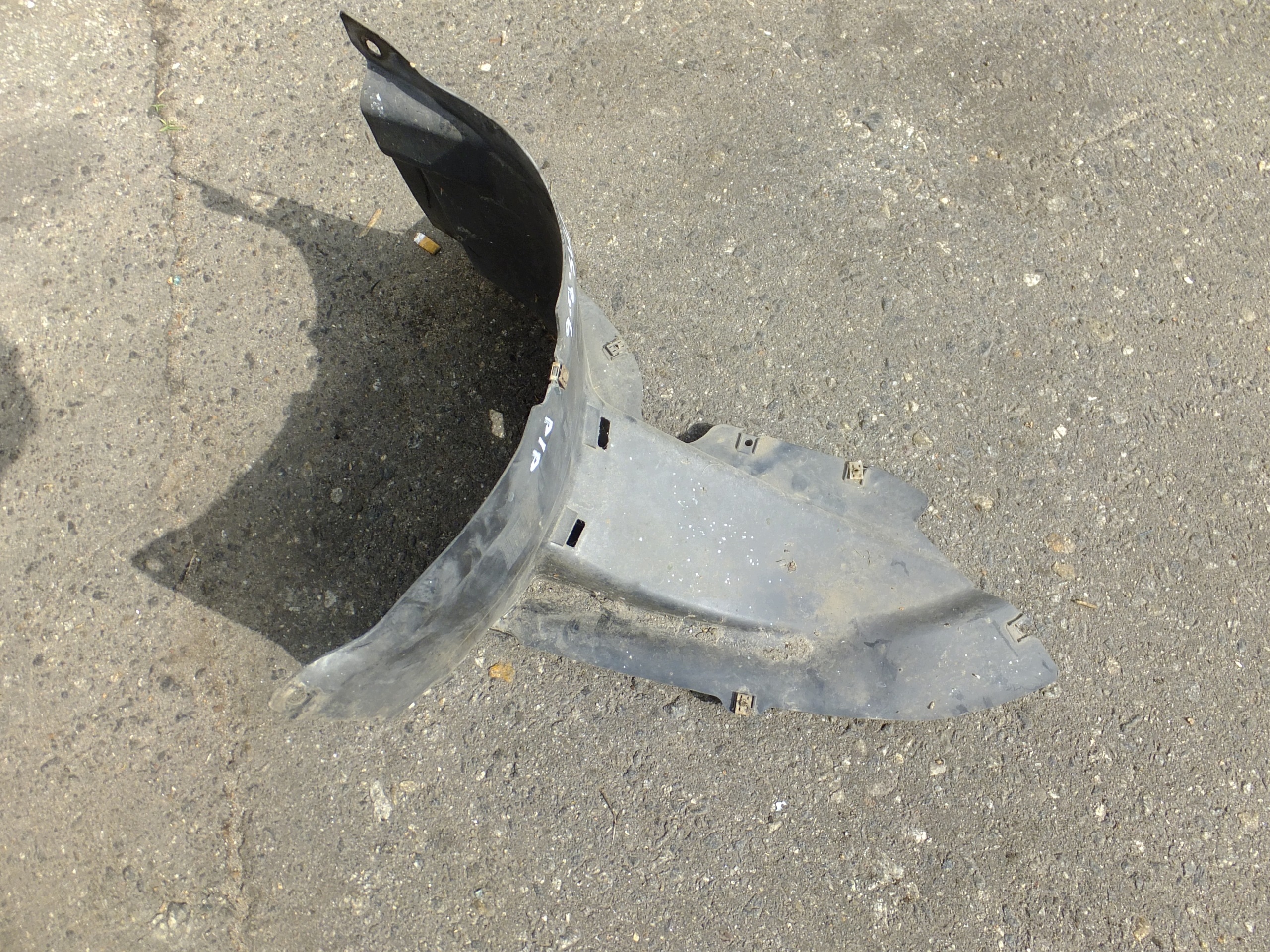 mudguard right front vw passat b6 3C0805912A
