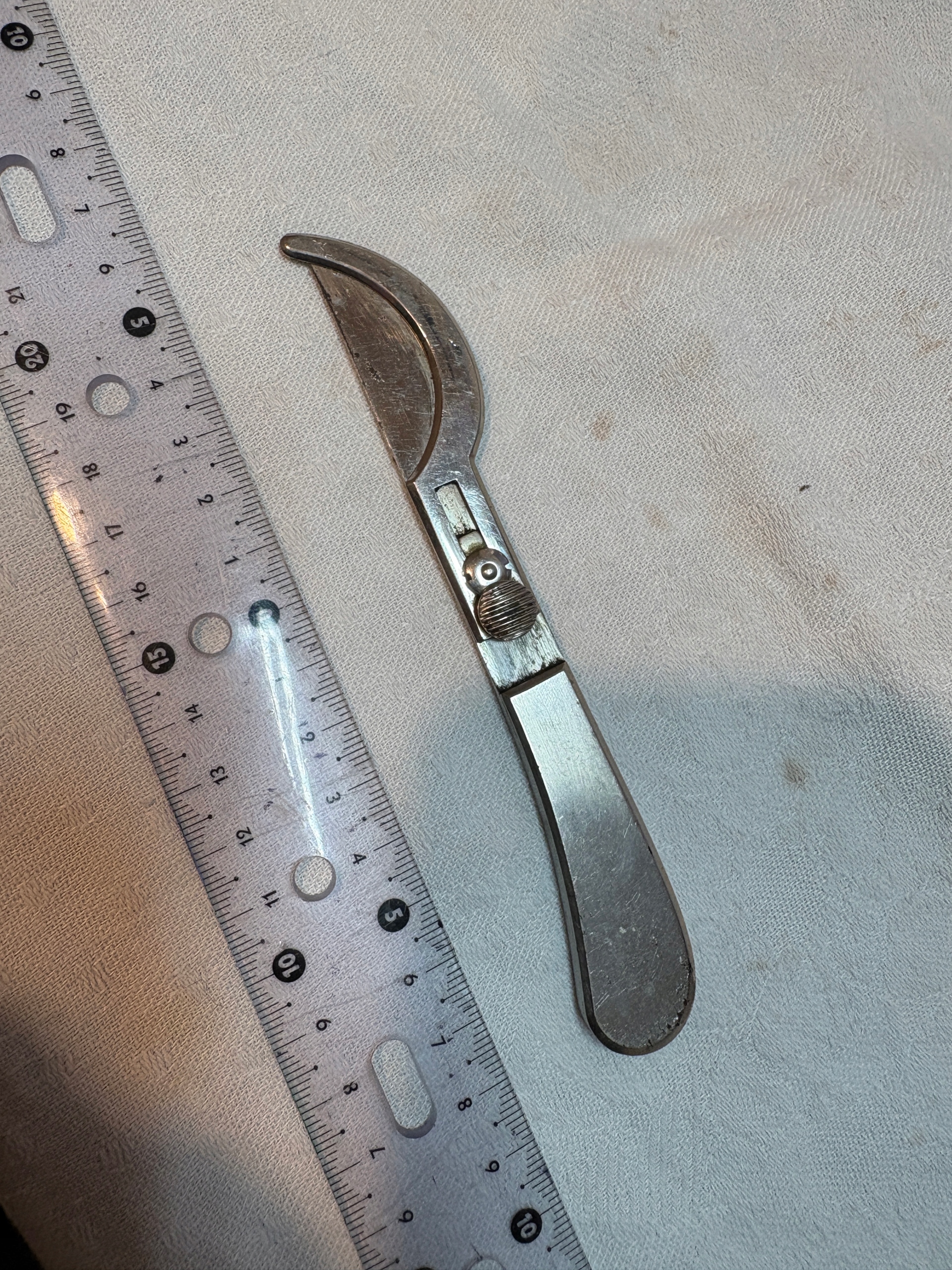 NÓŻ KRAWIECKI BĄDŹ INNY SPECJALISTYCZNY