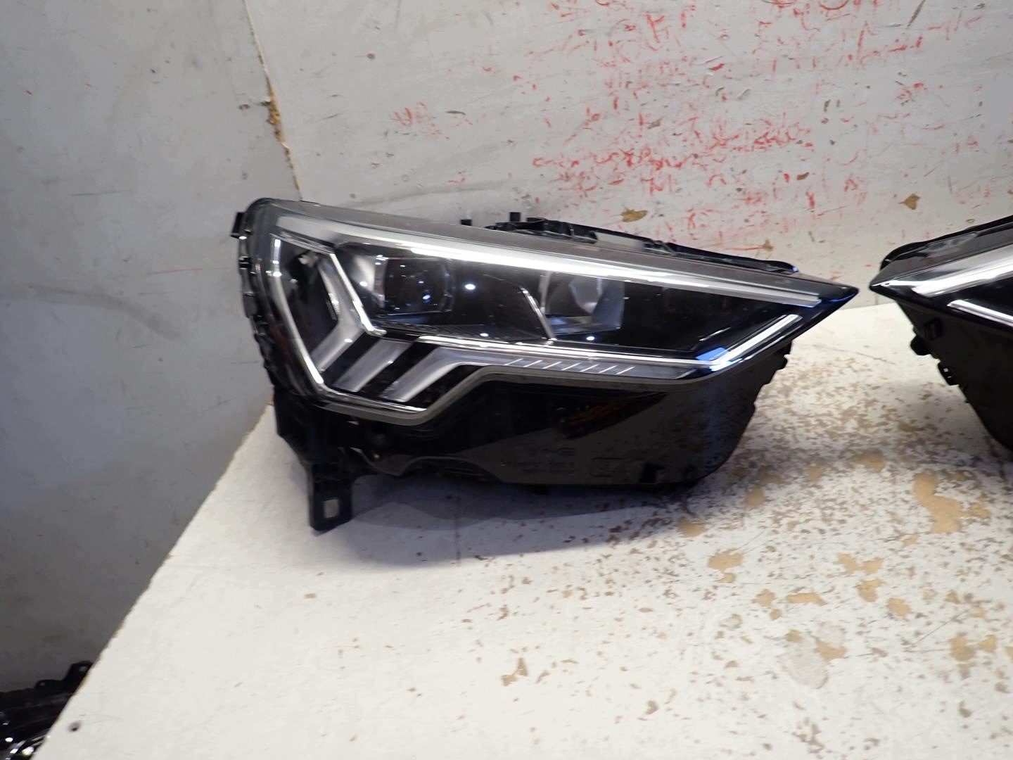 light front front right AUDI Q3 II 2018- FULL LED 83A941034