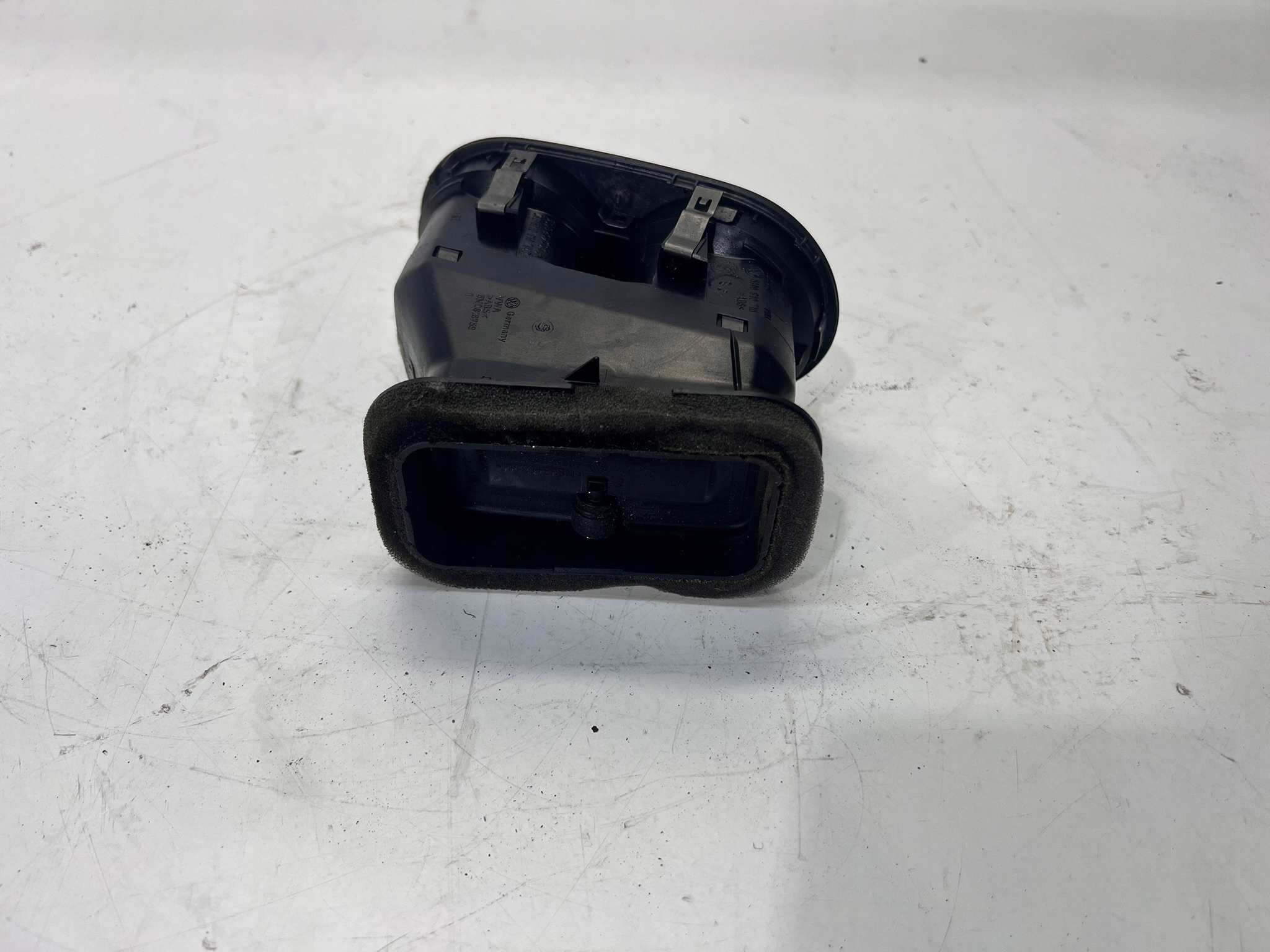 grid air conditioning devices right VW TIGUAN 5N0819704A