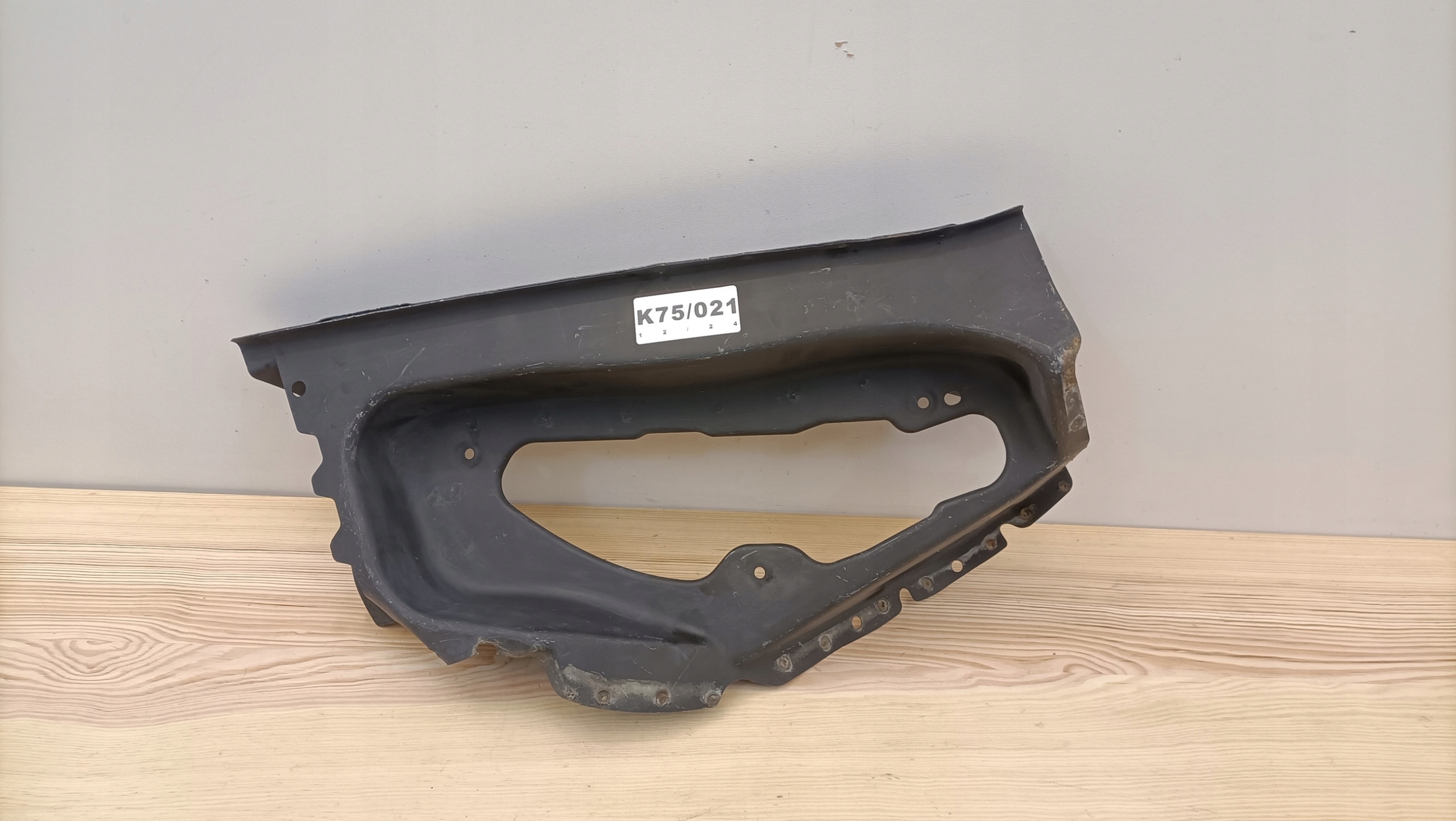 MERCEDES A-KLASA W169 right OKULAR lights rear part front panel, wall K75/021