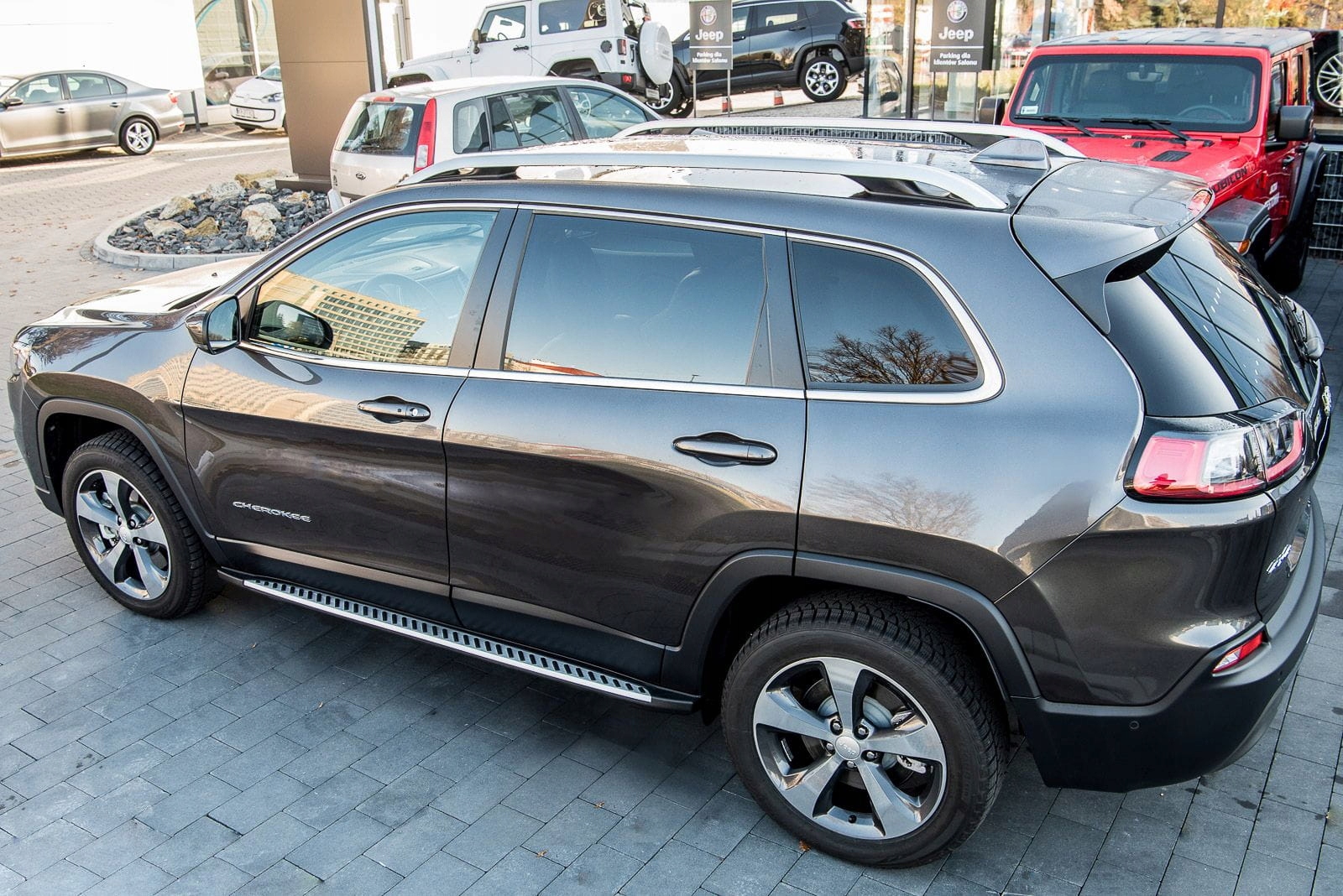 JEEP CHEROKEE V KL 2014- STOPNIE BOCZNE PROGI Numer katalogowy producenta 5905226026726