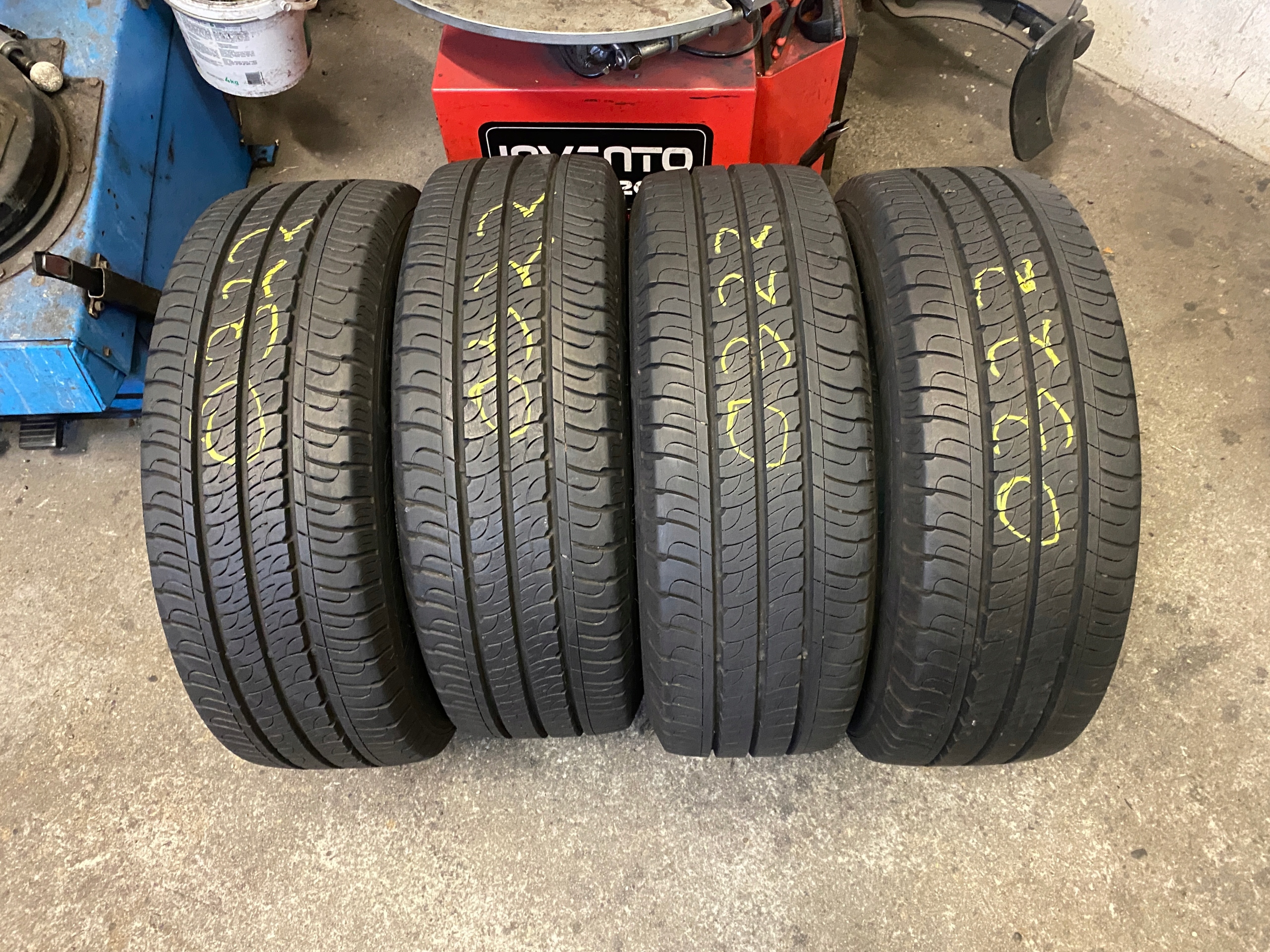 4 tyres summer 215/60R17C Goodyear EfficientGrip Cargo 2 as new 9mm 2022r