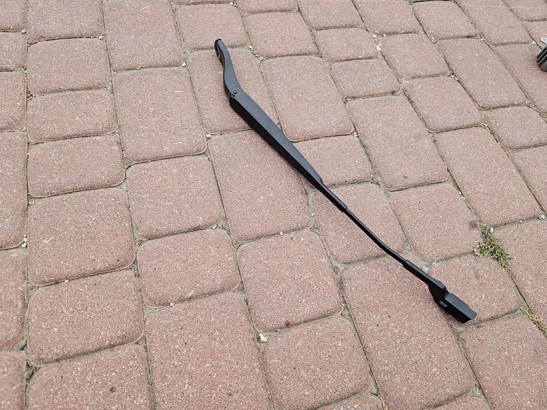 wiper arm pioro left EUROPA Opel Corsa F 9822931680
