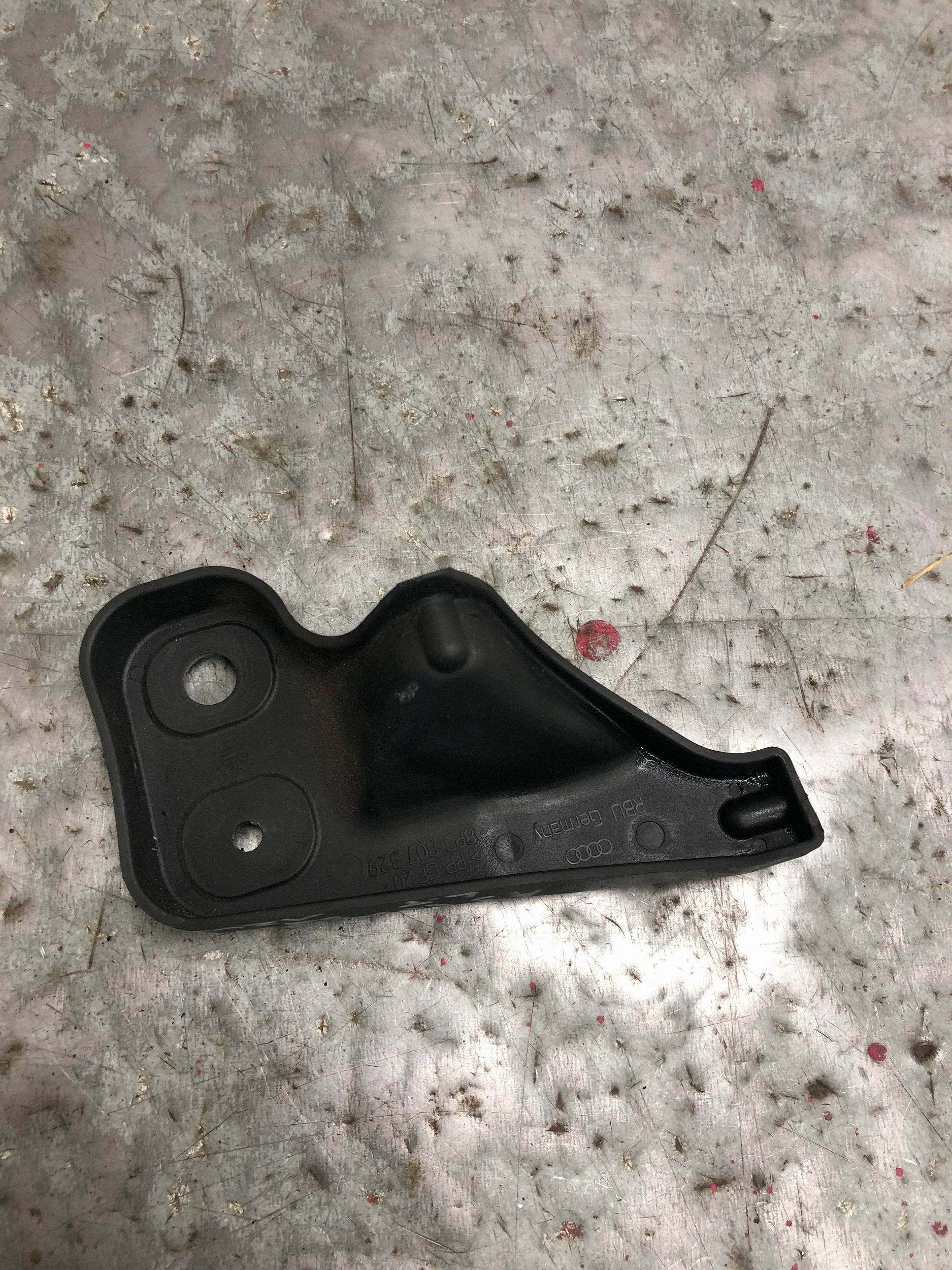 bumper bracket left rear part AUDI A3 8P 5d LIFT 8P3807329