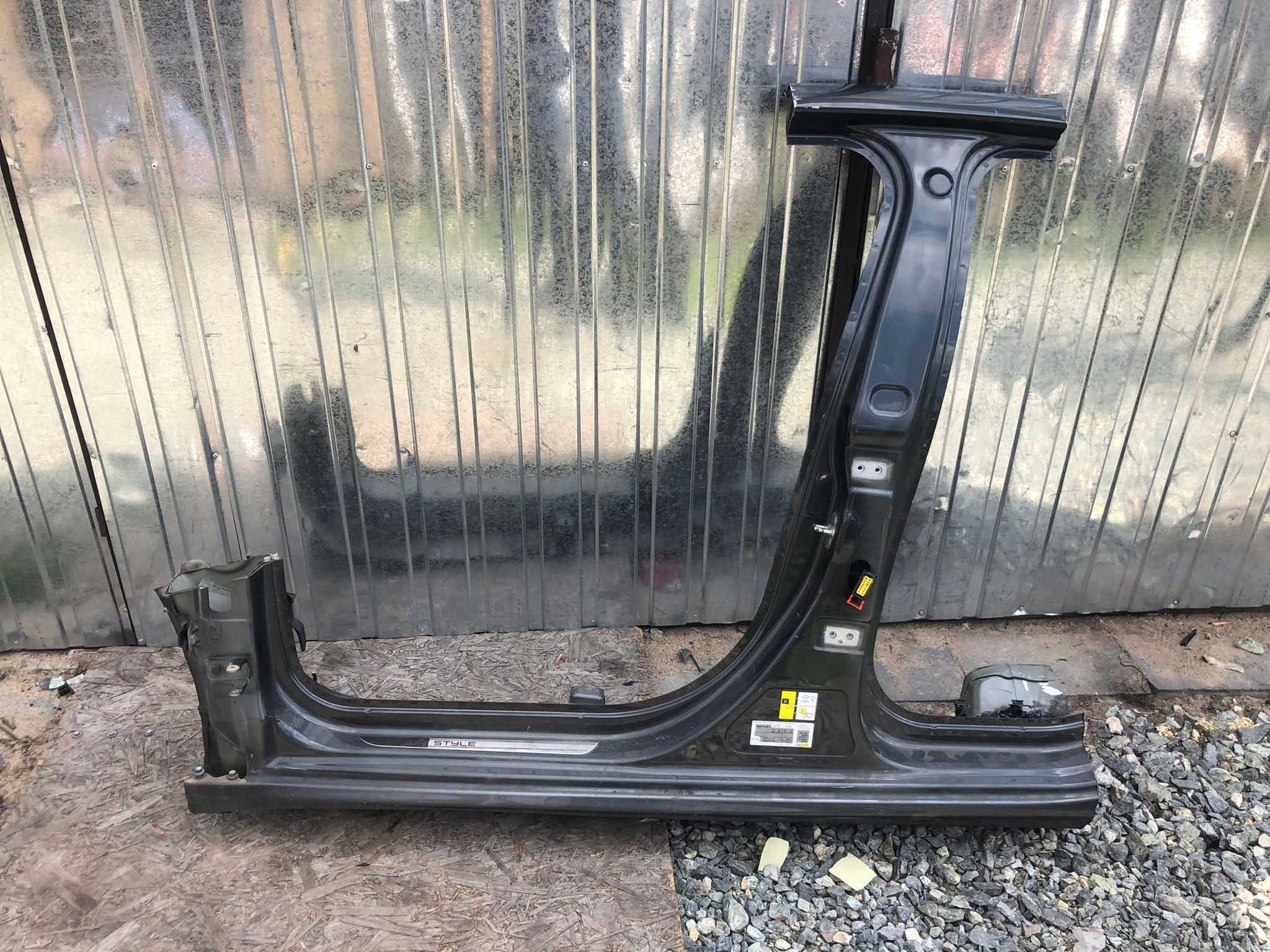 Stlpik Prah PEUGEOT 208 KTPD ľavý