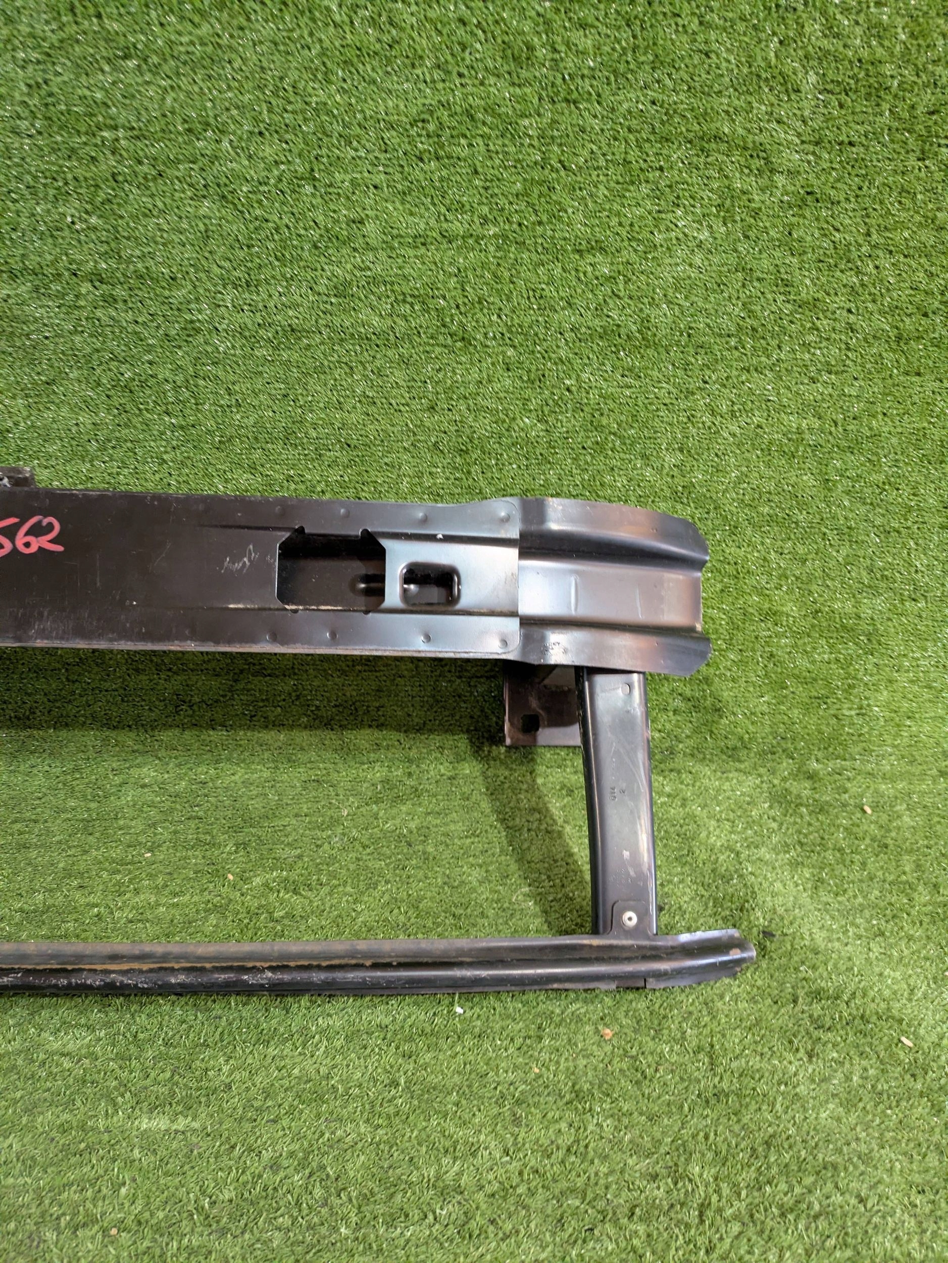 bumper support of the front front VW PASSAT B8 NR.562