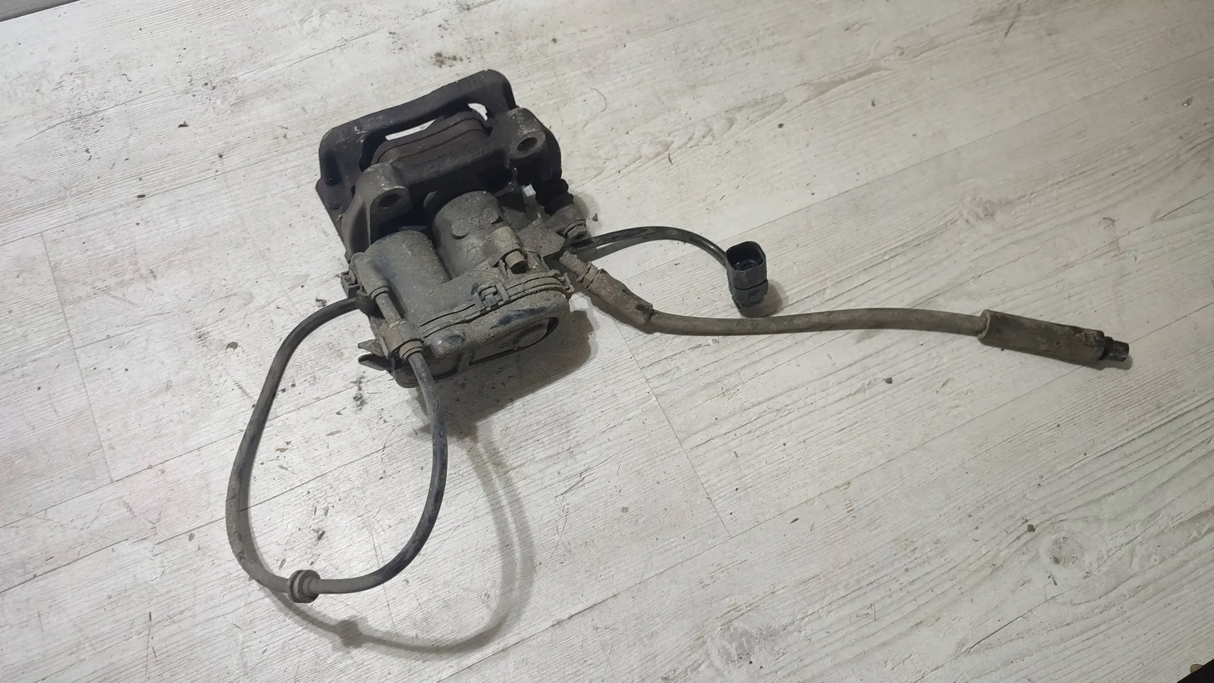 Mercedes-Benz A-classa W176 17r. 1.5cdi rear part side left caliper