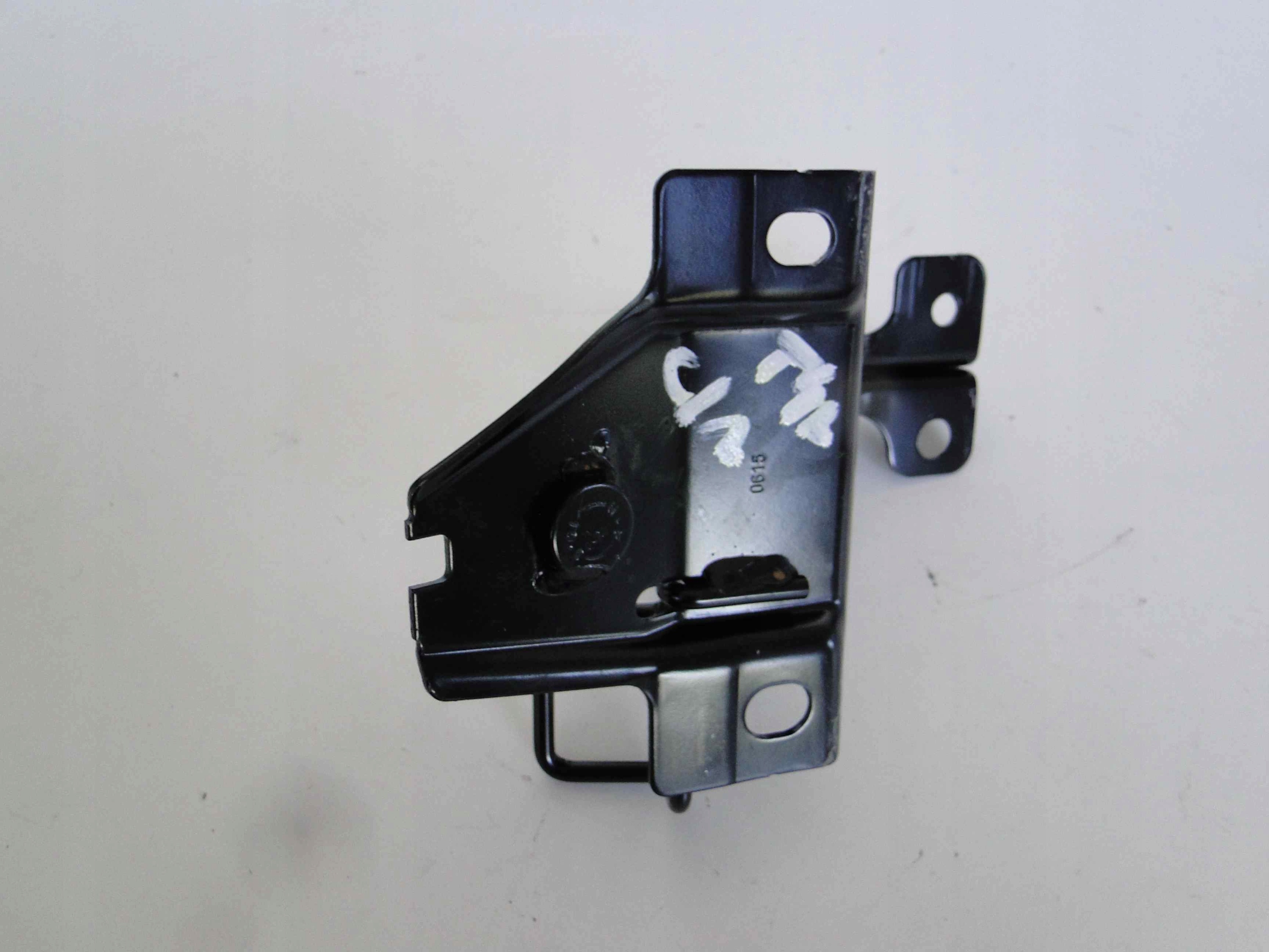 MERCEDES GLA X156 петля дивана