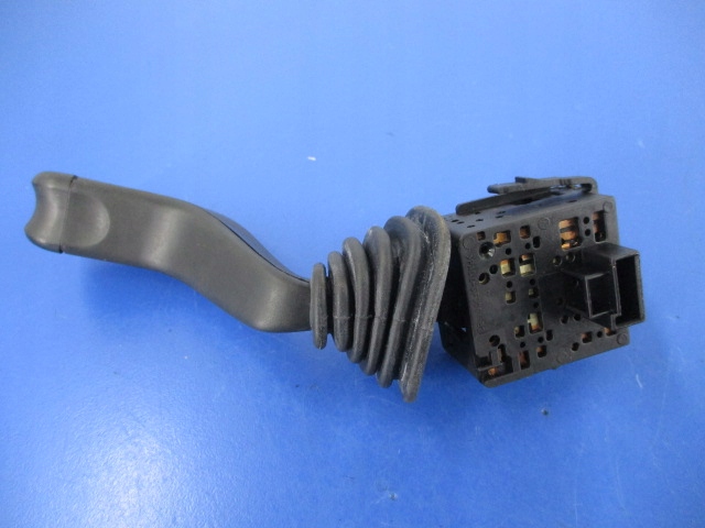 MERIVA A PRZEŁĄCZNIK MANETKA KIERUNKOWSKAZÓW Funkcje kierunkowskazy