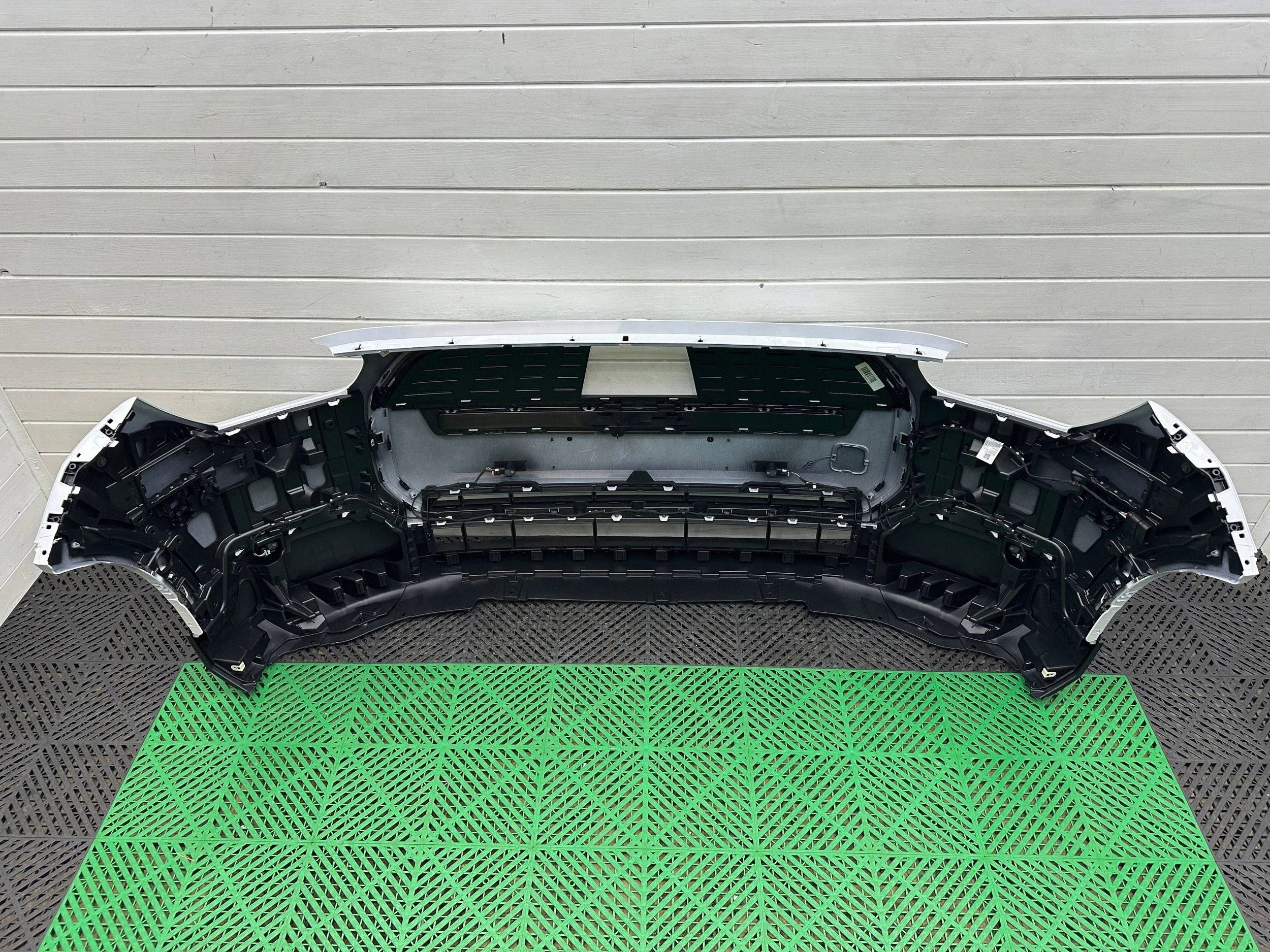front bumper complete front Mini Countryman U25 colour A96 White CP1
