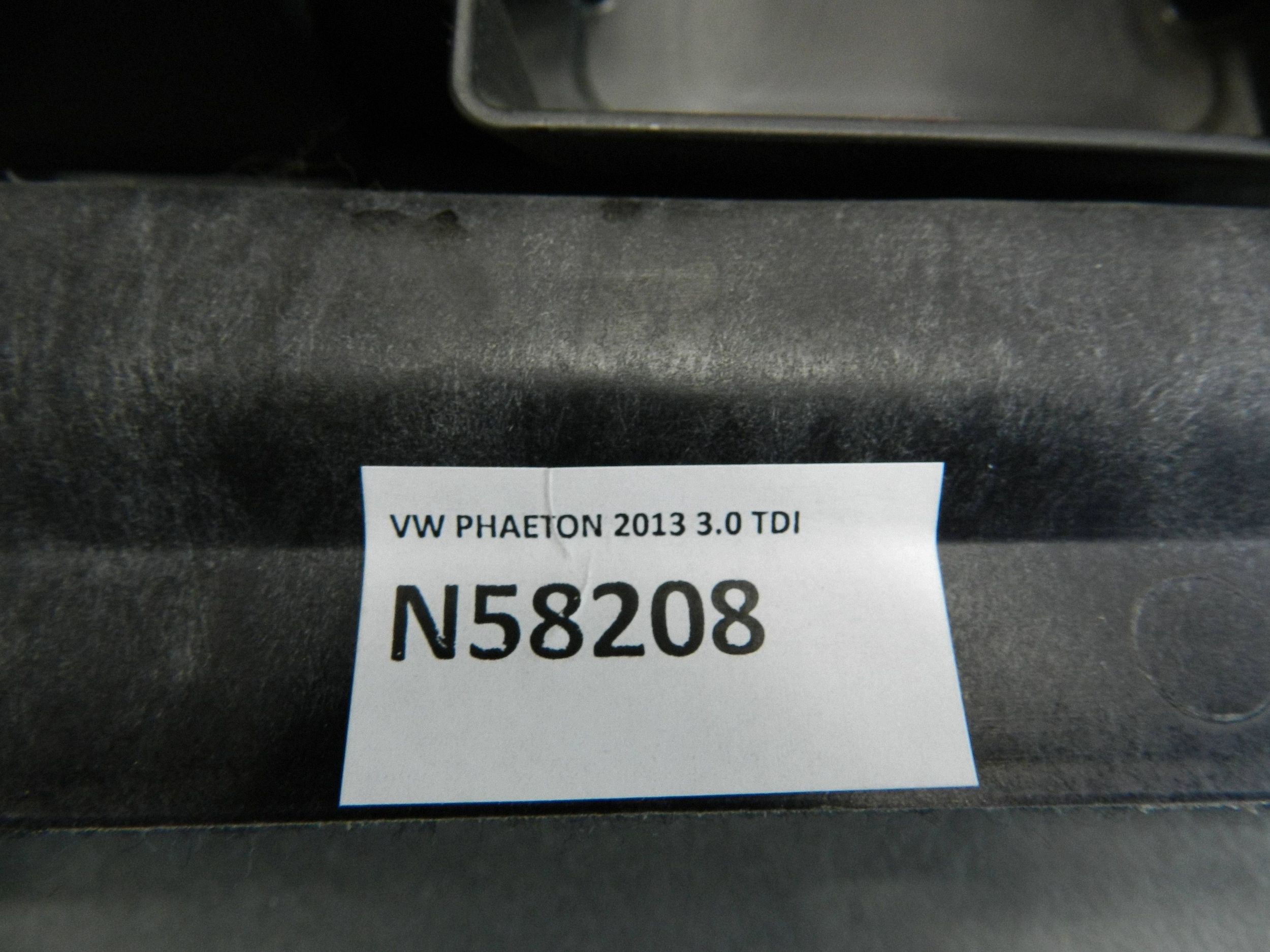 Volkswagen Phaeton plato boot 3D5867477K N58208