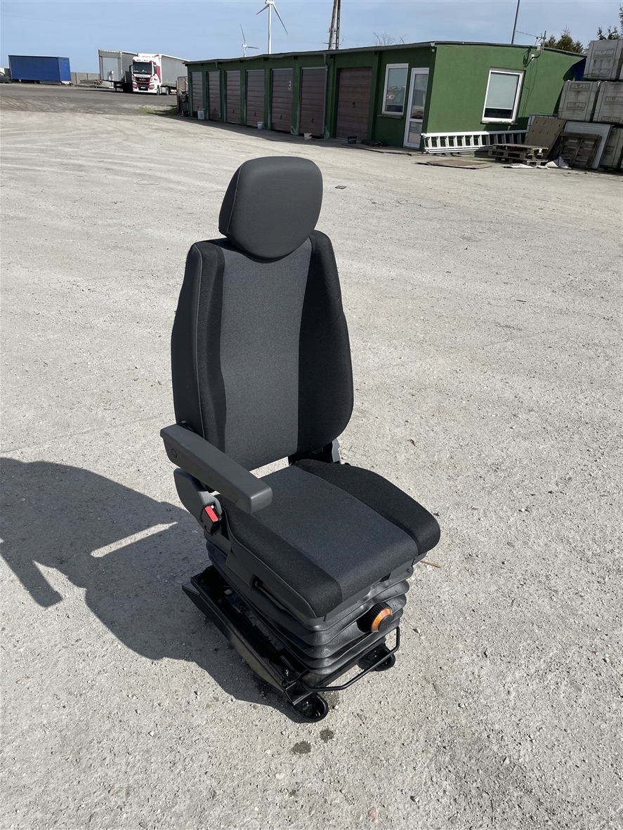 FOTEL KIEROWCY PRZÓD LEWY MASTER III IV 10-23R.