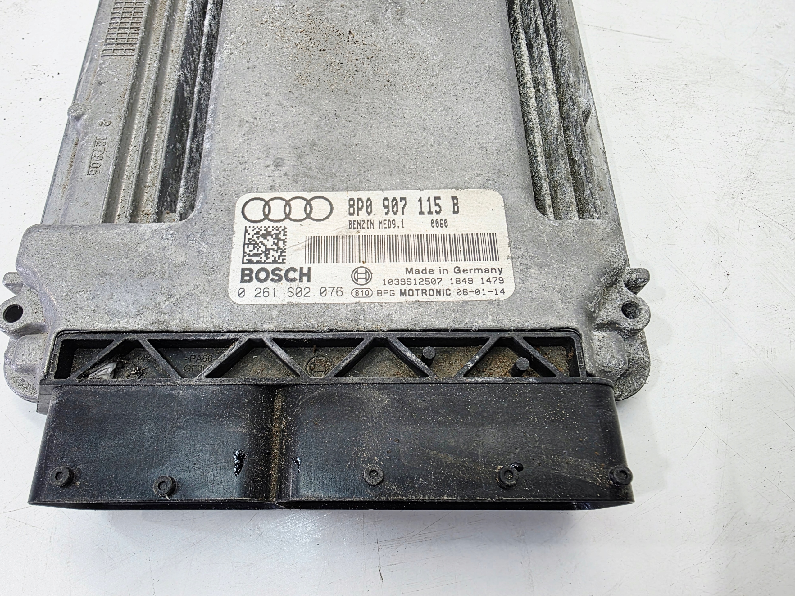 computer control unit of the engine AUDI A3 8P 2.0 TFSI 0261S02076 8P0907115B