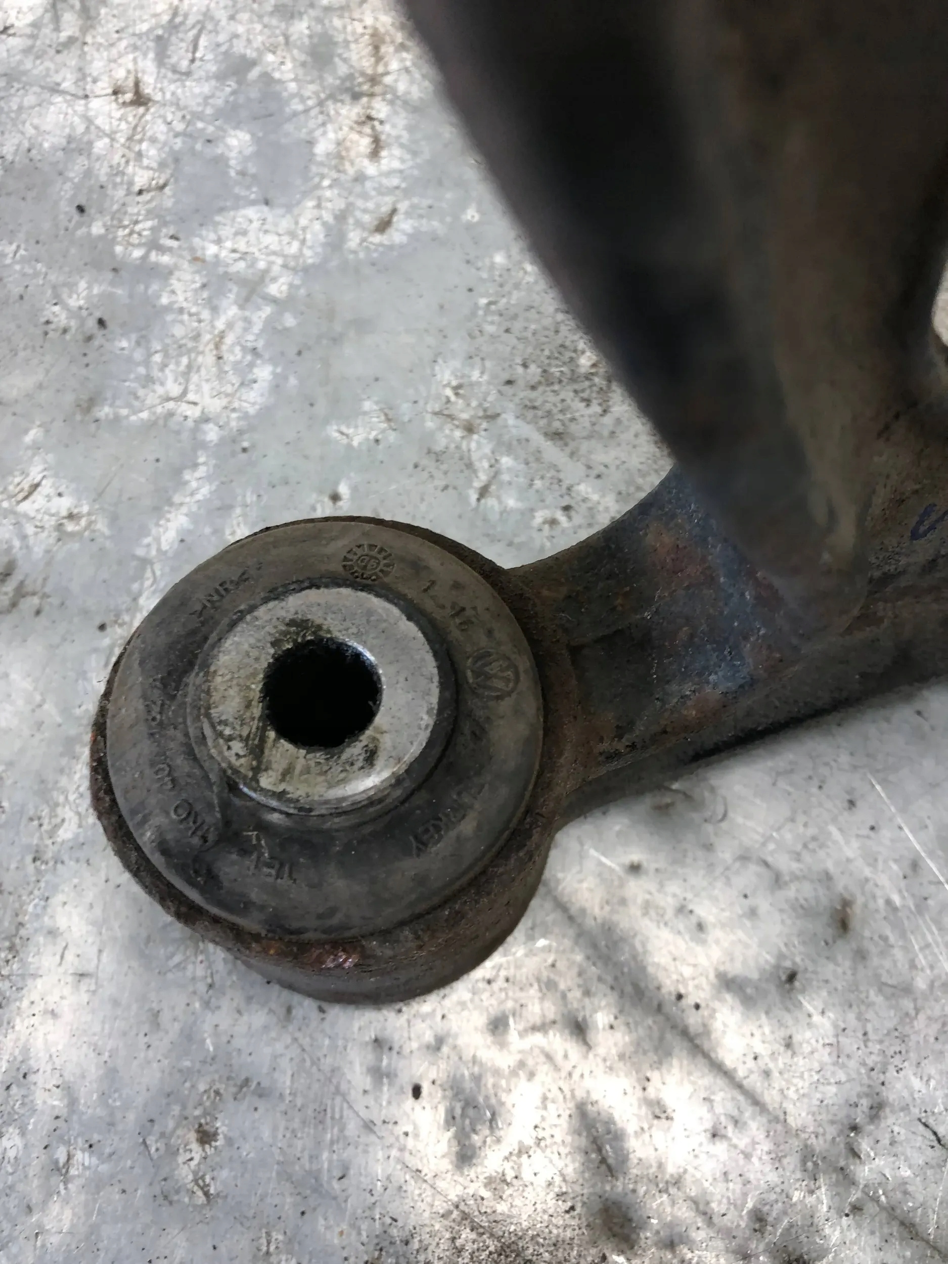 arm left front VW AUDI 1K0407153G
