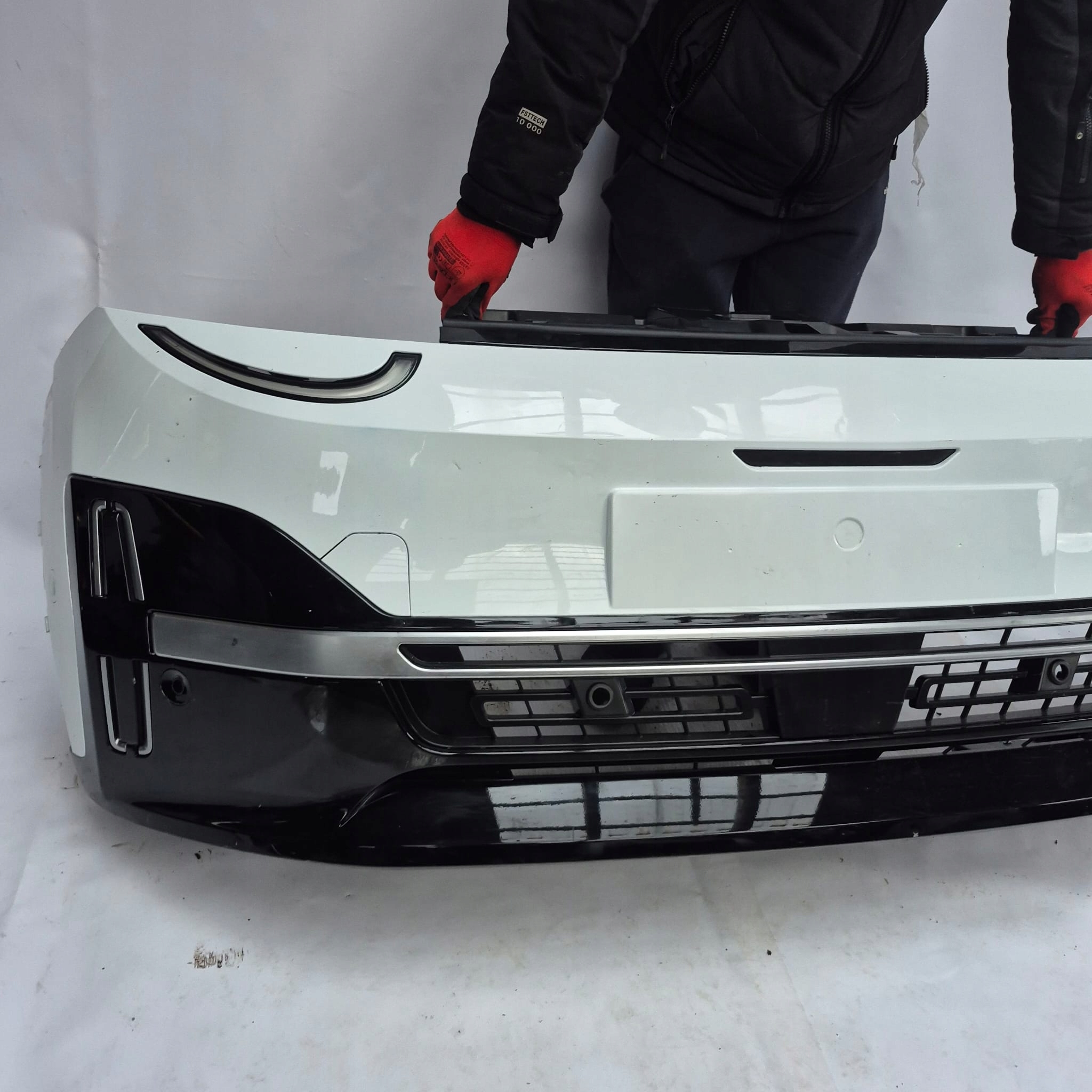 NISSAN MICRA K15 E-TECH VI 25- bumper front front PDC 8037040