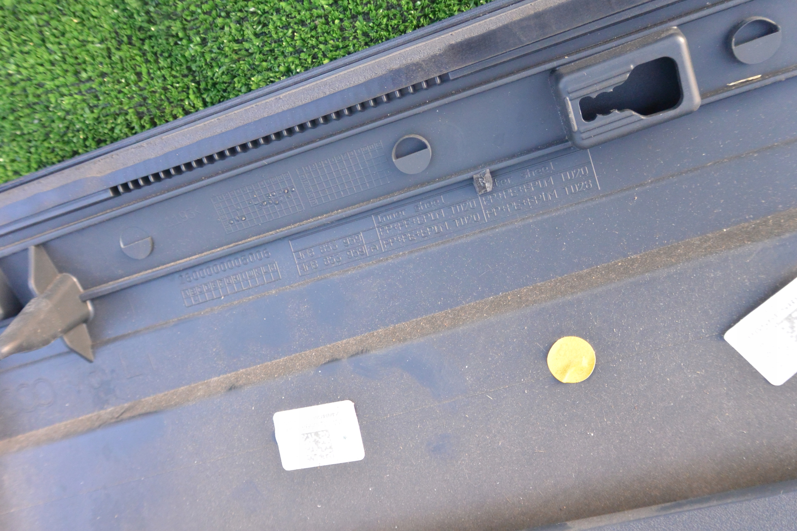 AUDI Q8 8M moulding door lower left front ZWYKLA LC9X