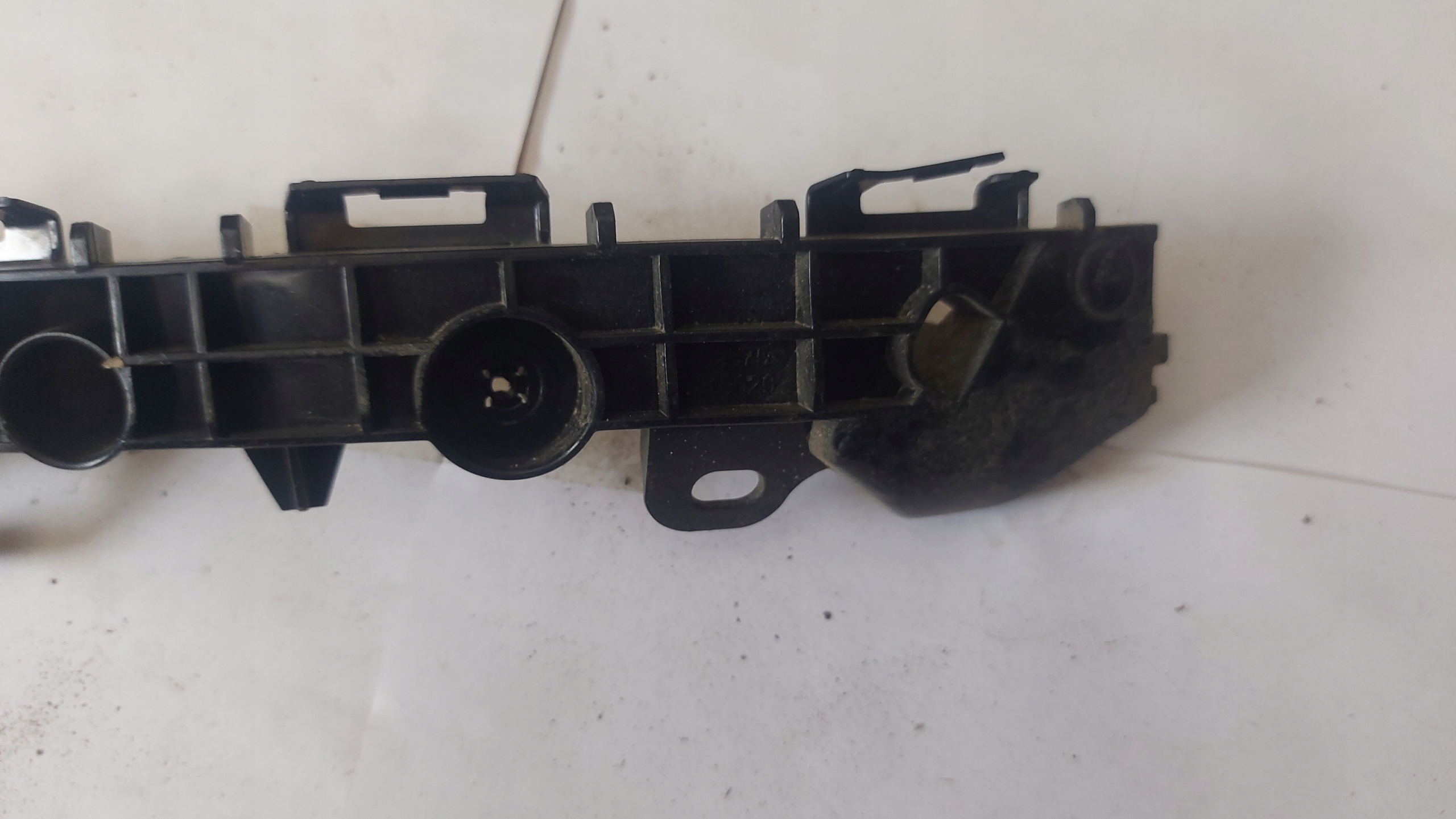 bumper bracket right rear part TOYOTA YARIS IV 20