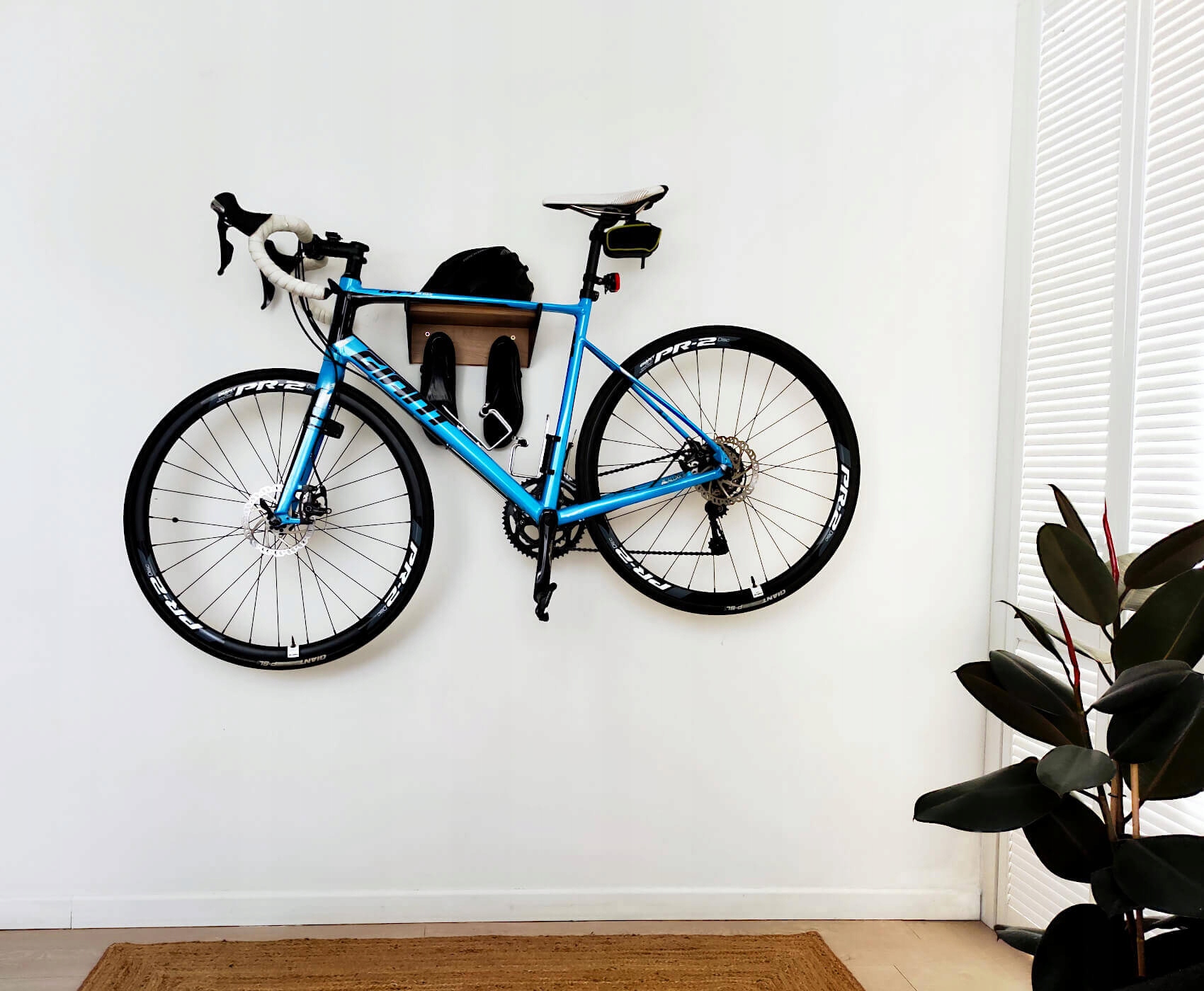 WIESZAK NA ROWER ścienny dąb +stal Materiał dominujący inny materiał