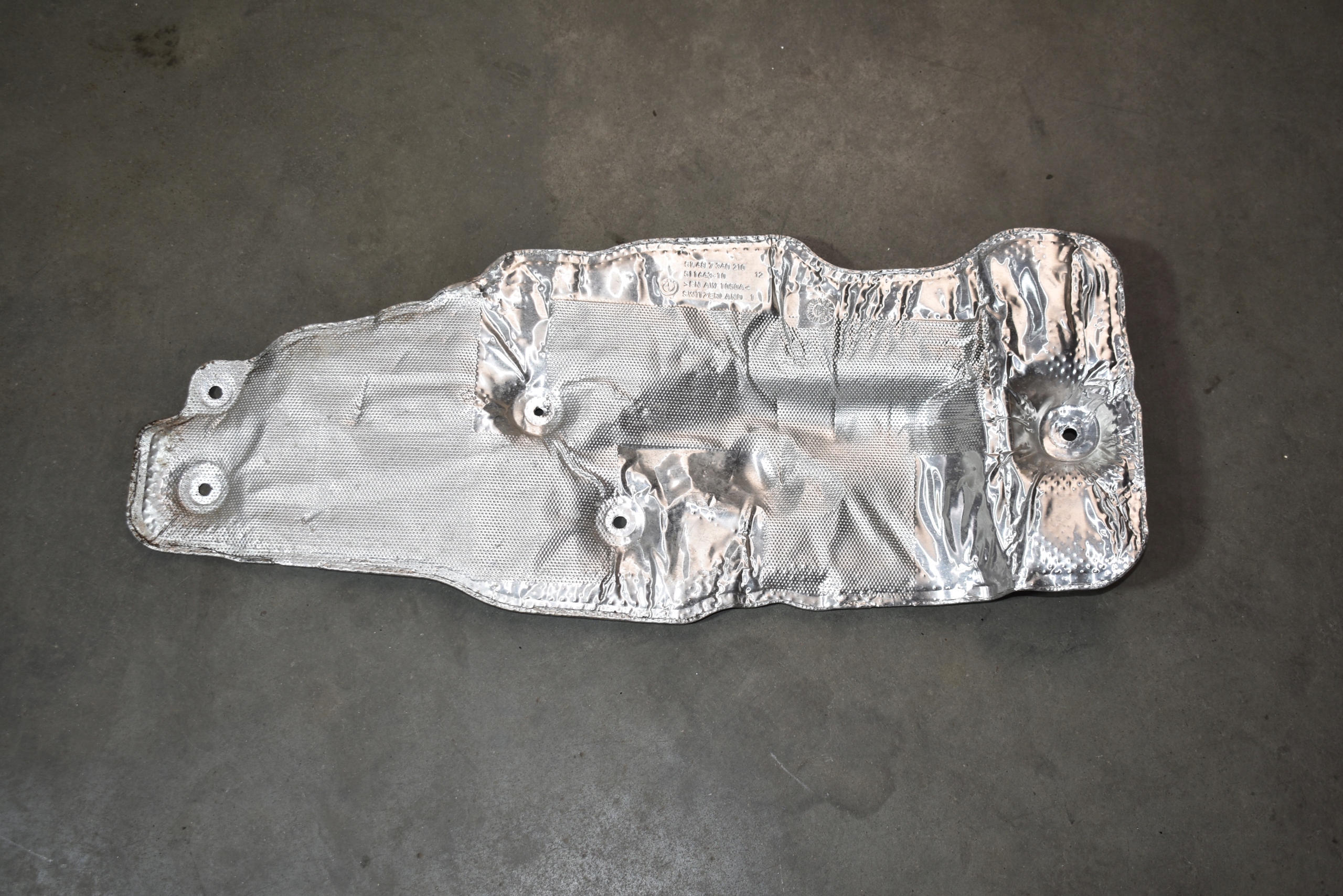 top zustand blende abdeckung hitzeschutz BMW G70 G60 1