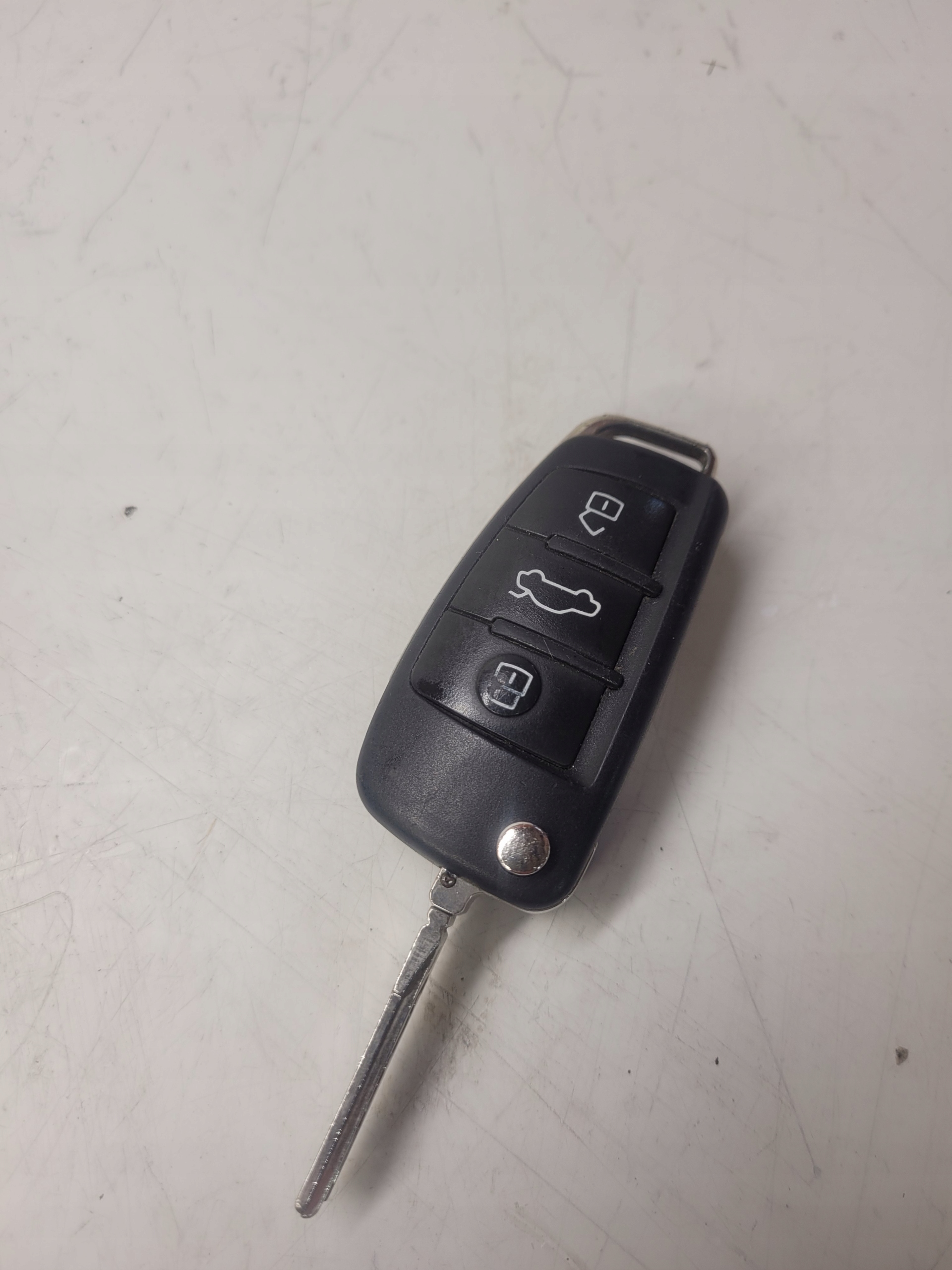 key PILOT SCYZORYK AUDI A6 C6 Q7 4F0837220R *9