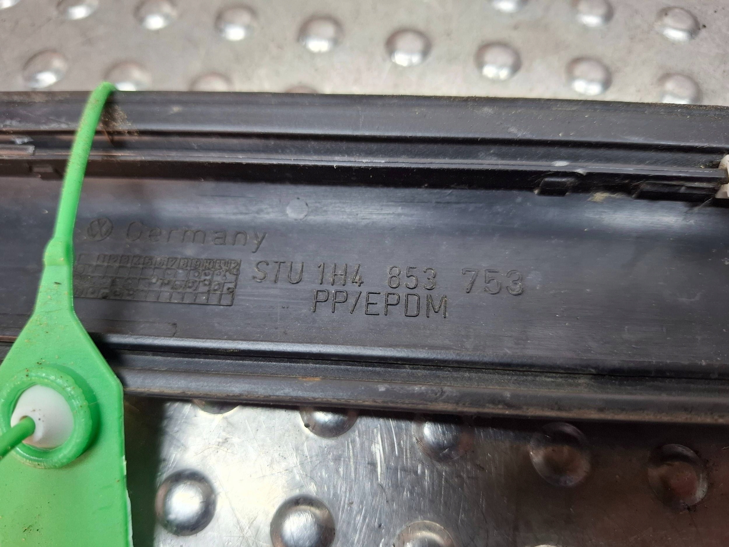 moulding door left rear part 1H4853753 VW GOLF III