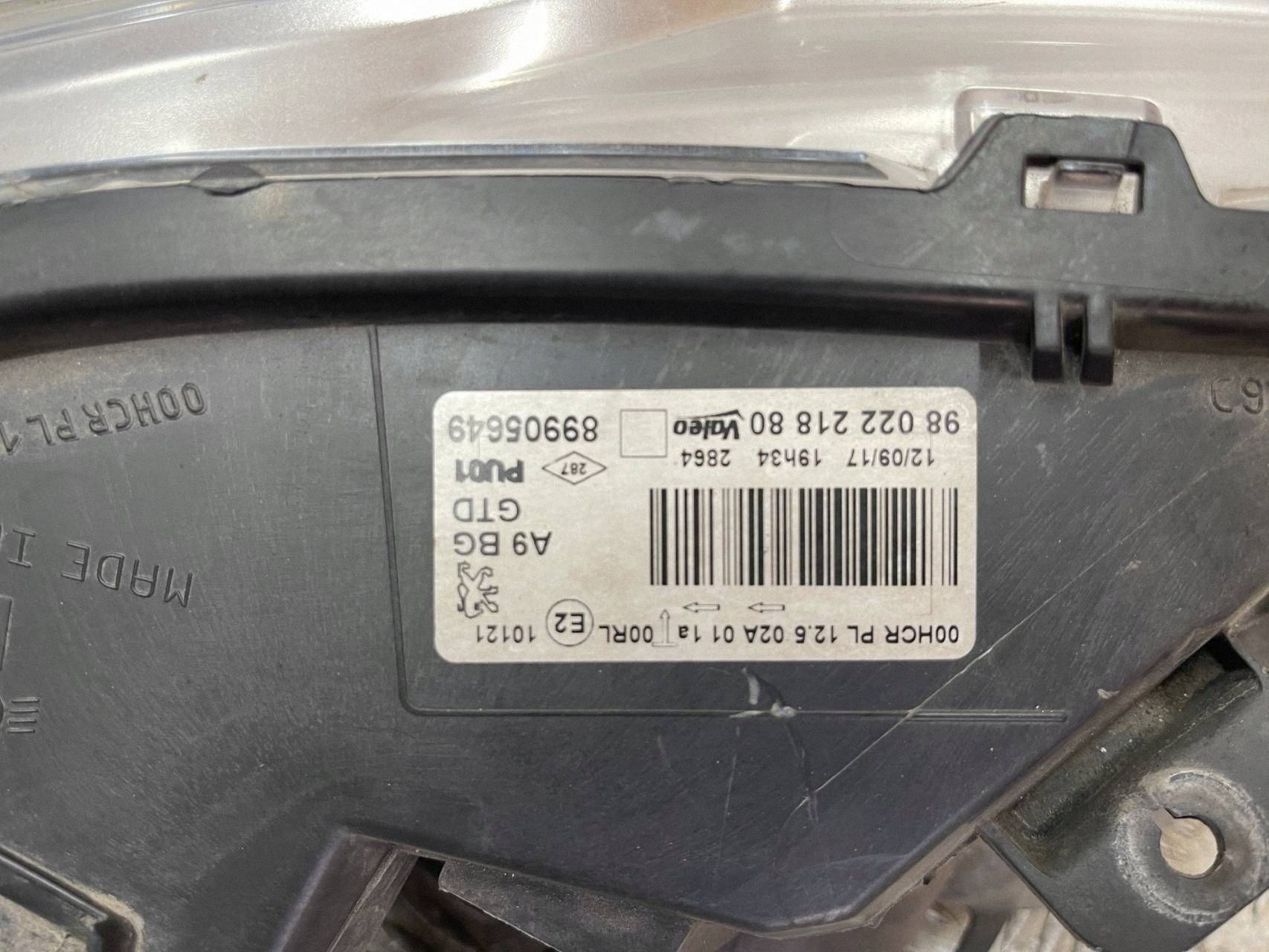 REFLEKTOR light left PEUGEOT 208 and 9802221880
