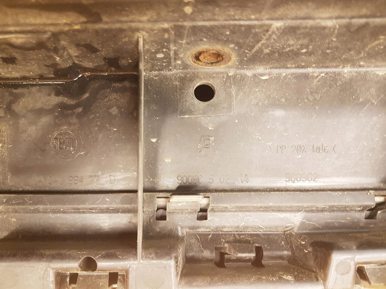 решетка радиатора перед CITROEN C8