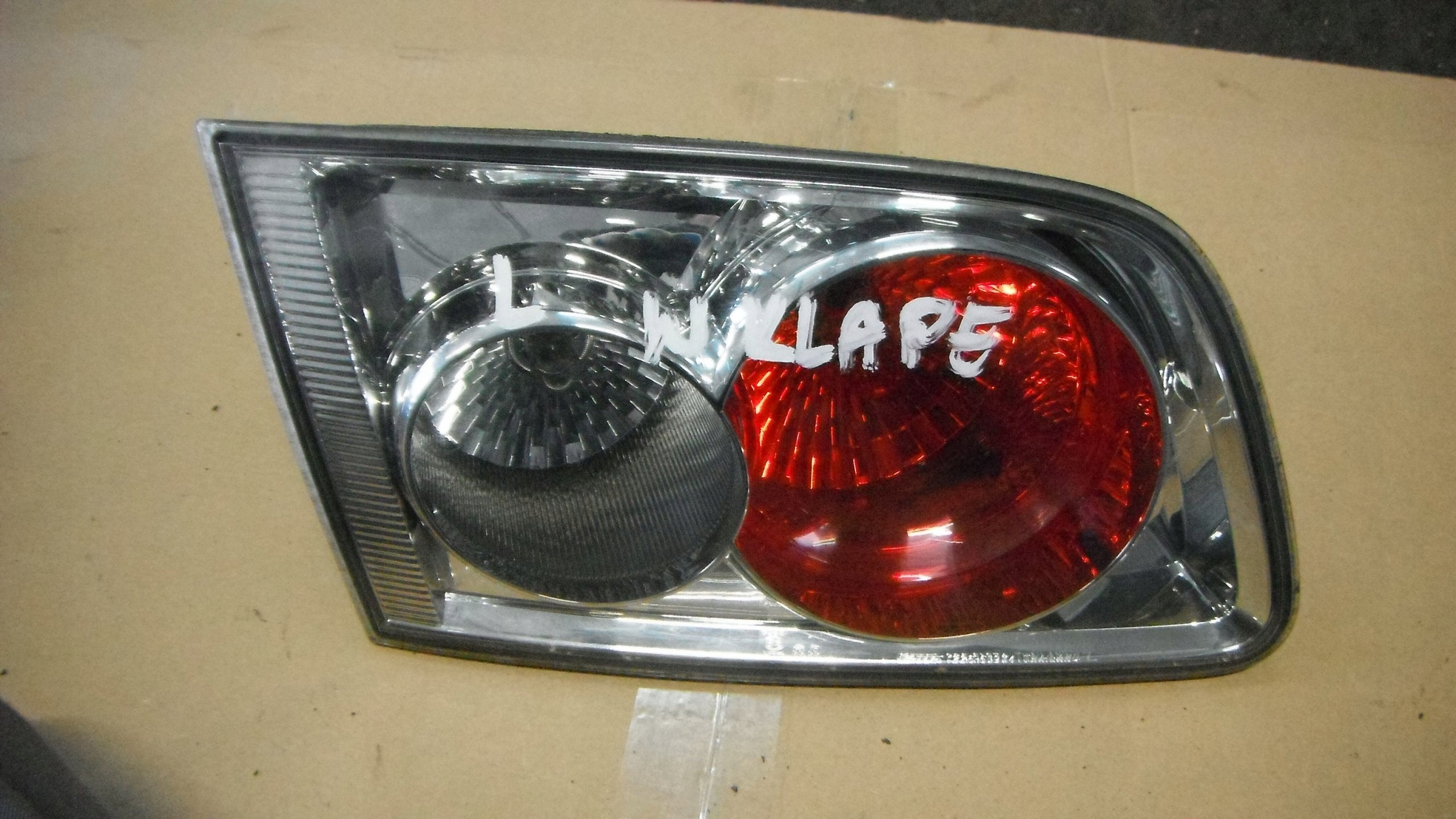 MAZDA 6 VI KOMBI 02-05 LAMPA LEWA TYLNA W KLAPĘ EU
