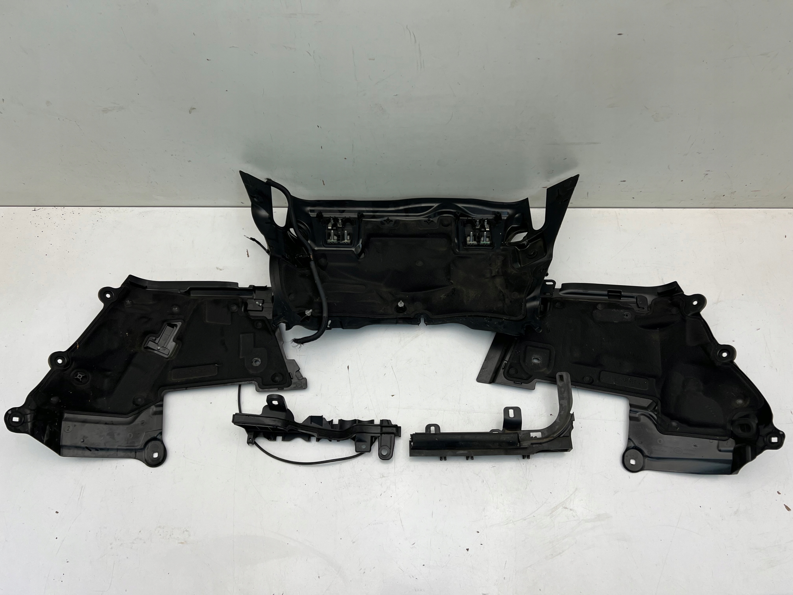 MERCEDES CLS III W257 OSŁONA TERMICZNA ŚCIANY GRODZIOWEJ KOMPLET ORYGINAŁ N