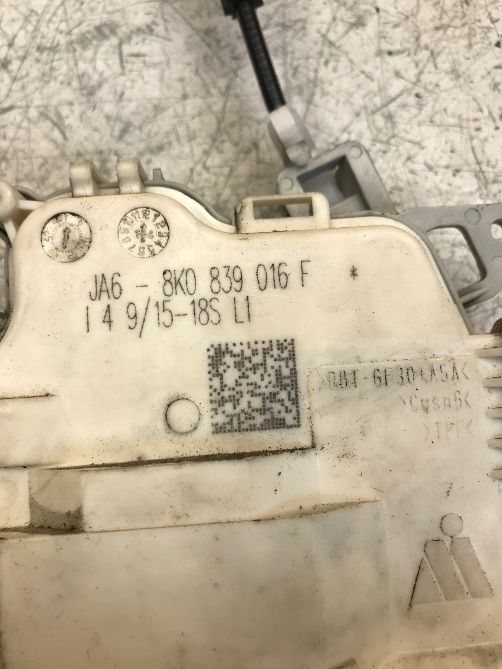 lock door right front AUDI A4 B8 LIFT 8J1837016F