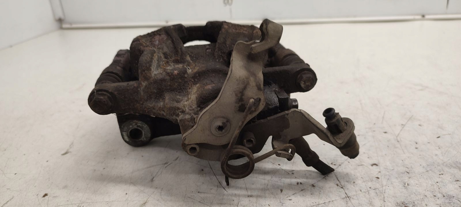 caliper rear part rear left VW Crafter II 2,0 TDI DAV