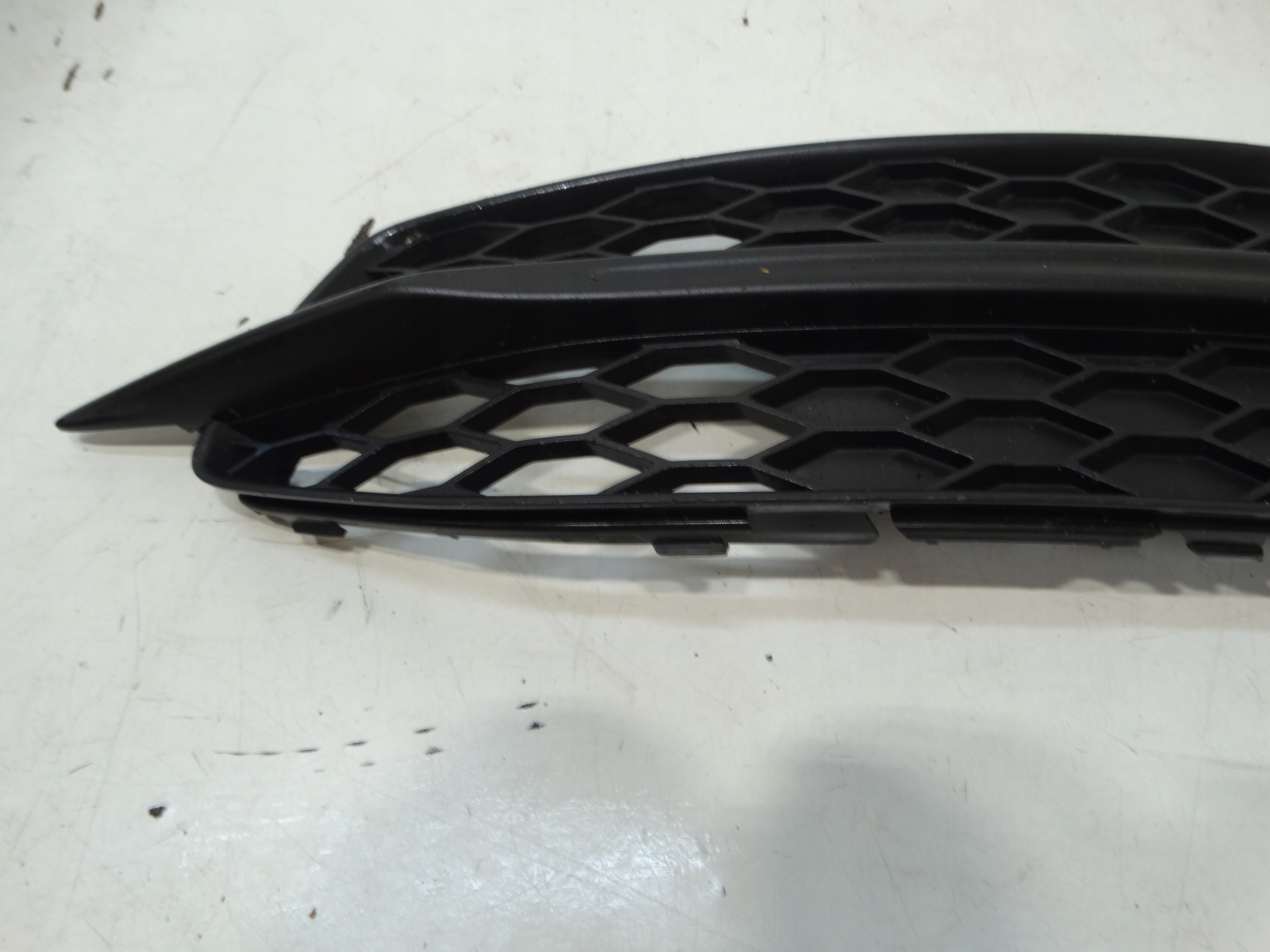 grid spoiler grille of a bumper left AUDI A6 C7 4G0807681D