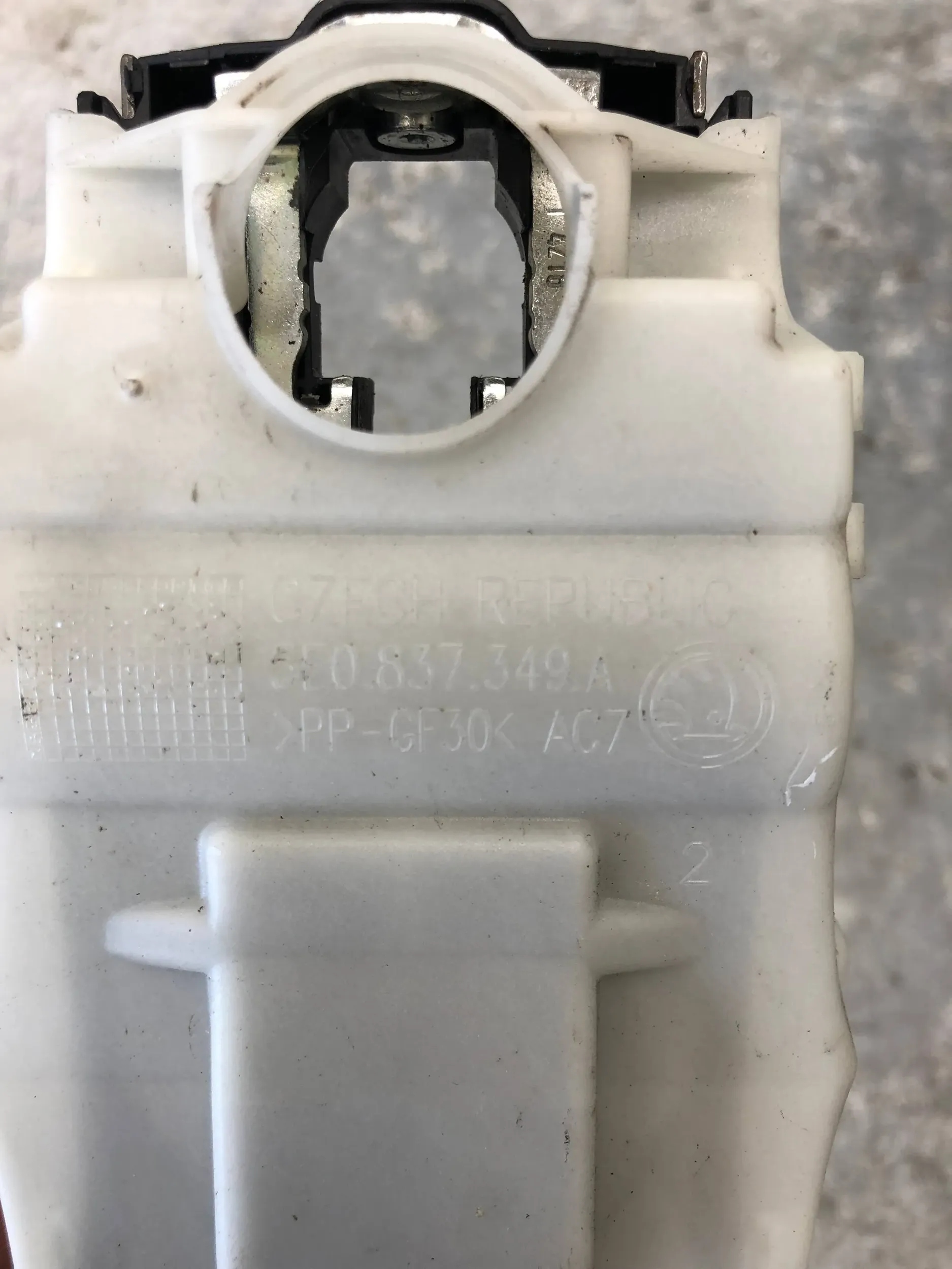 lock handle left front SKODA FABIA III KOMBI 5TB837015A 5E0837349A
