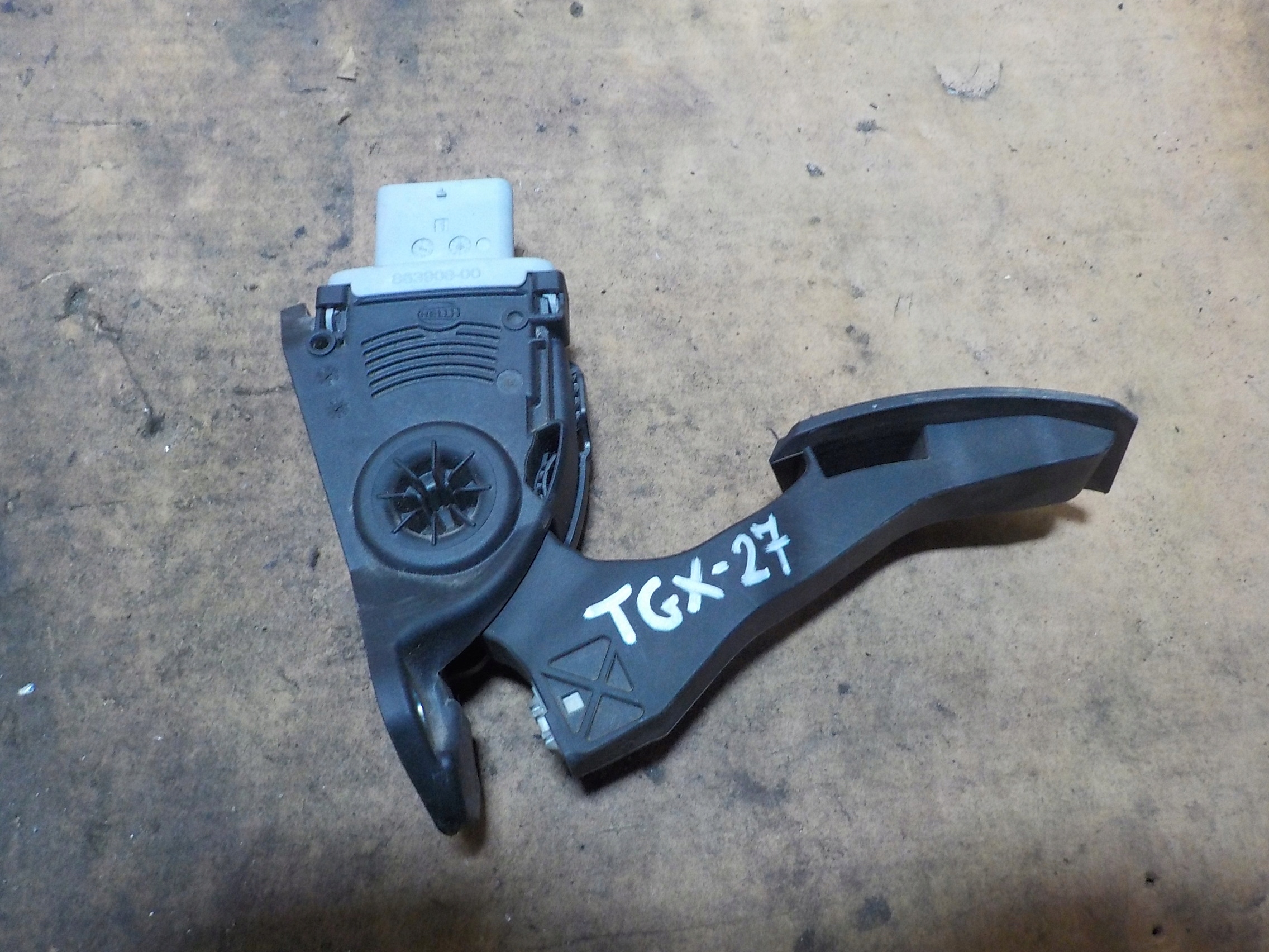 81259706103 - ПЕДАЛЬ ПОТЕНЦИОМЕТРА ГАЗА MAN TGX 26.440